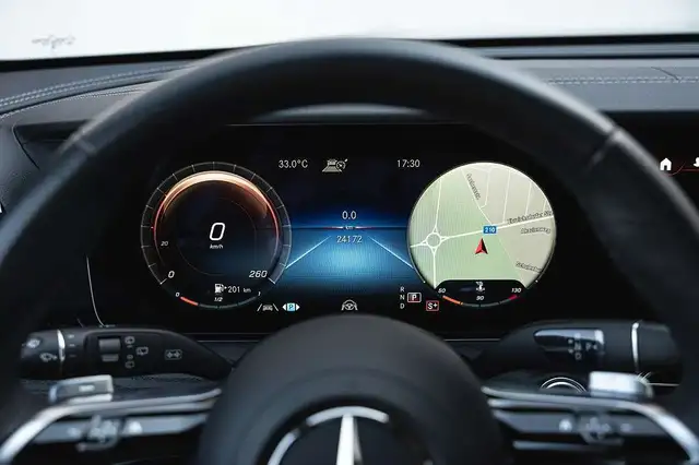 Mercedes-Benz E 400 d T AMG Pano. AHK Ansicht 23