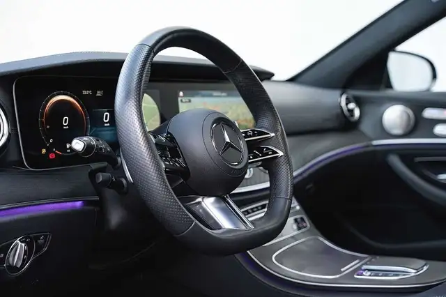 Mercedes-Benz E 400 d T AMG Pano. AHK Ansicht 35