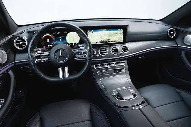 Mercedes-Benz E 400 d T AMG Pano. AHK Ansicht 21