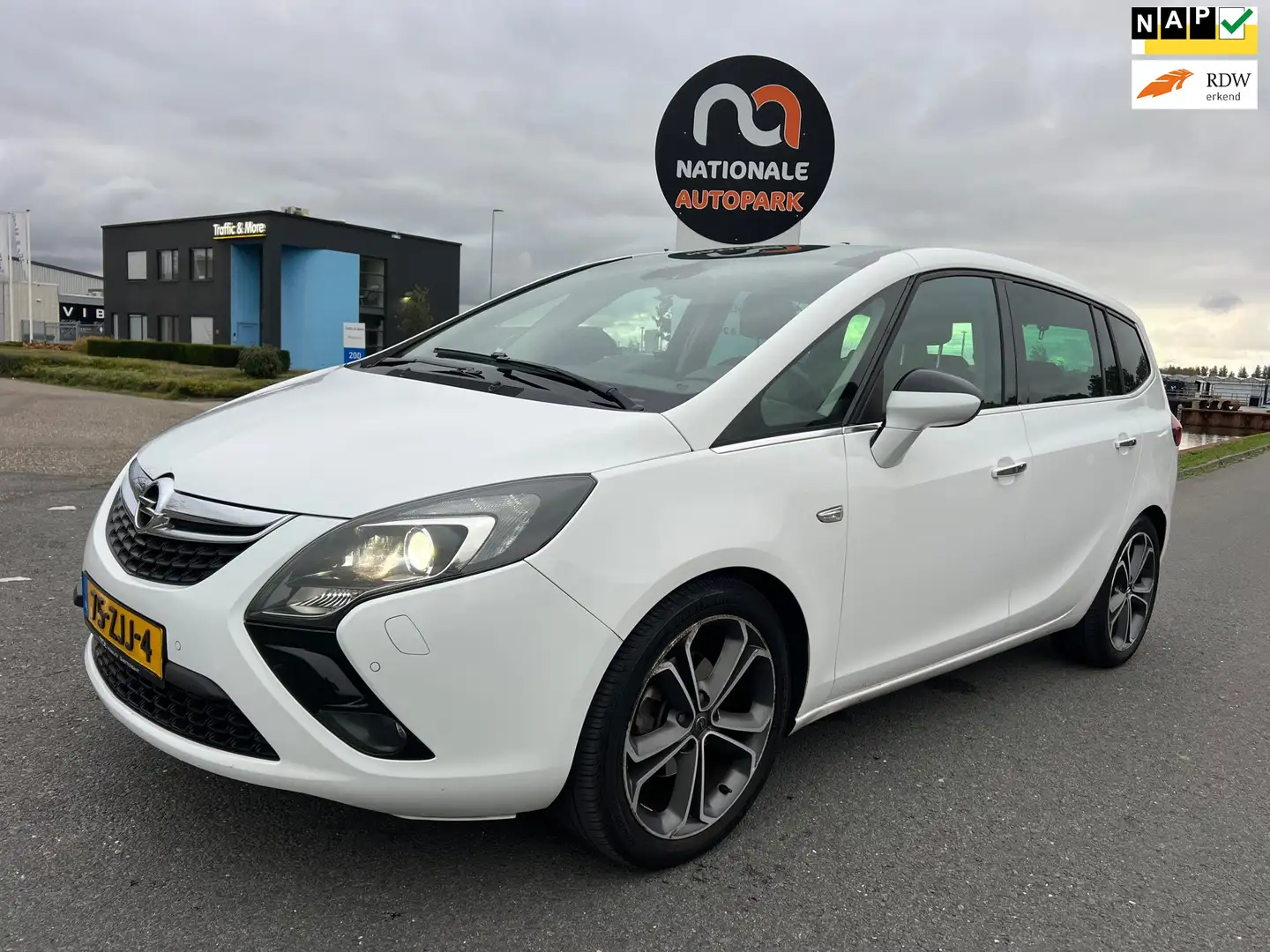 Opel Zafira Tourer 2012 * 1.4 Cosmo 7p. * APK 26 * Blanc - 1