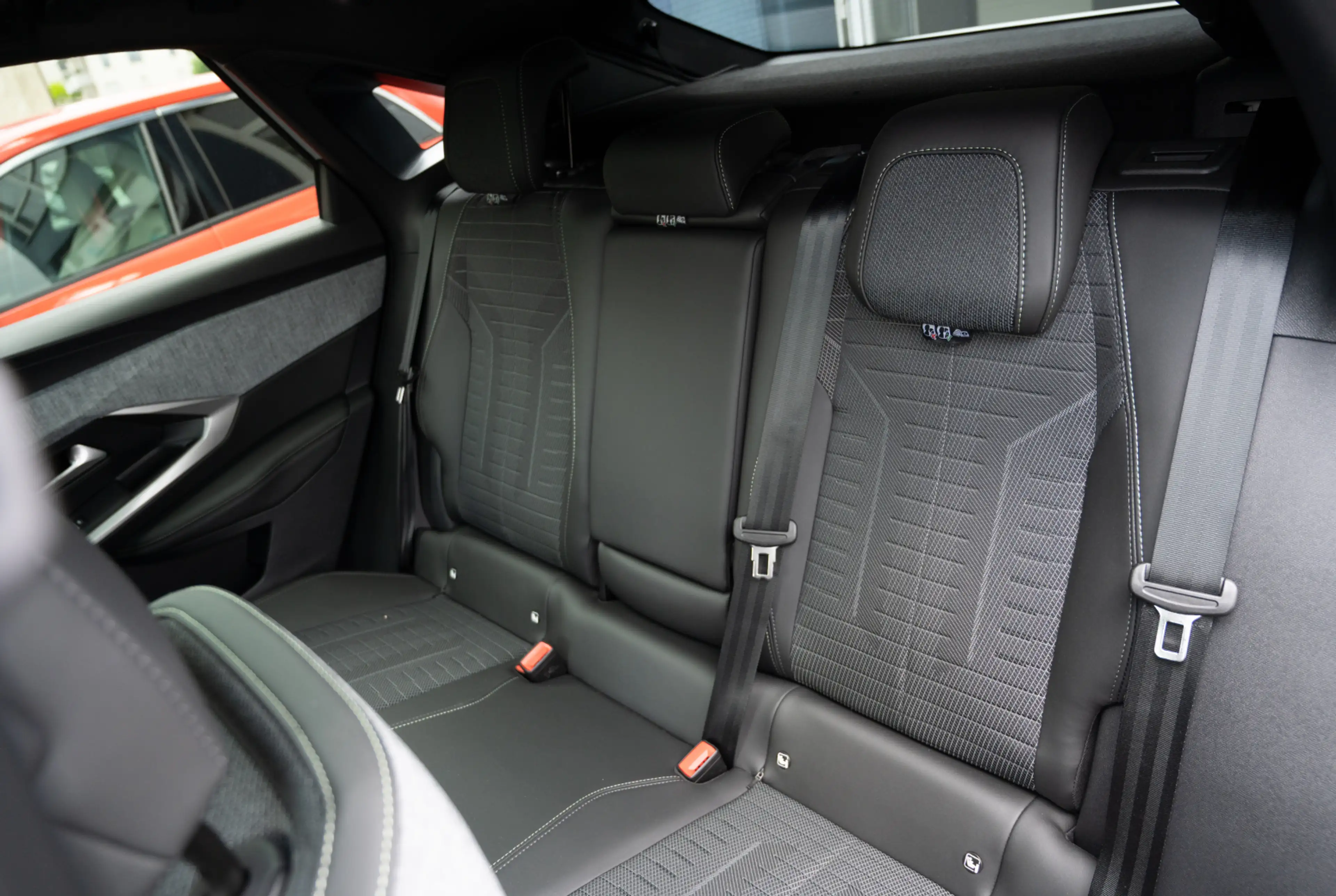 Peugeot 5008 GT HYBRID 145 e-DSC6 *PANO*PDC*WINTER-PAKET* — photo 7