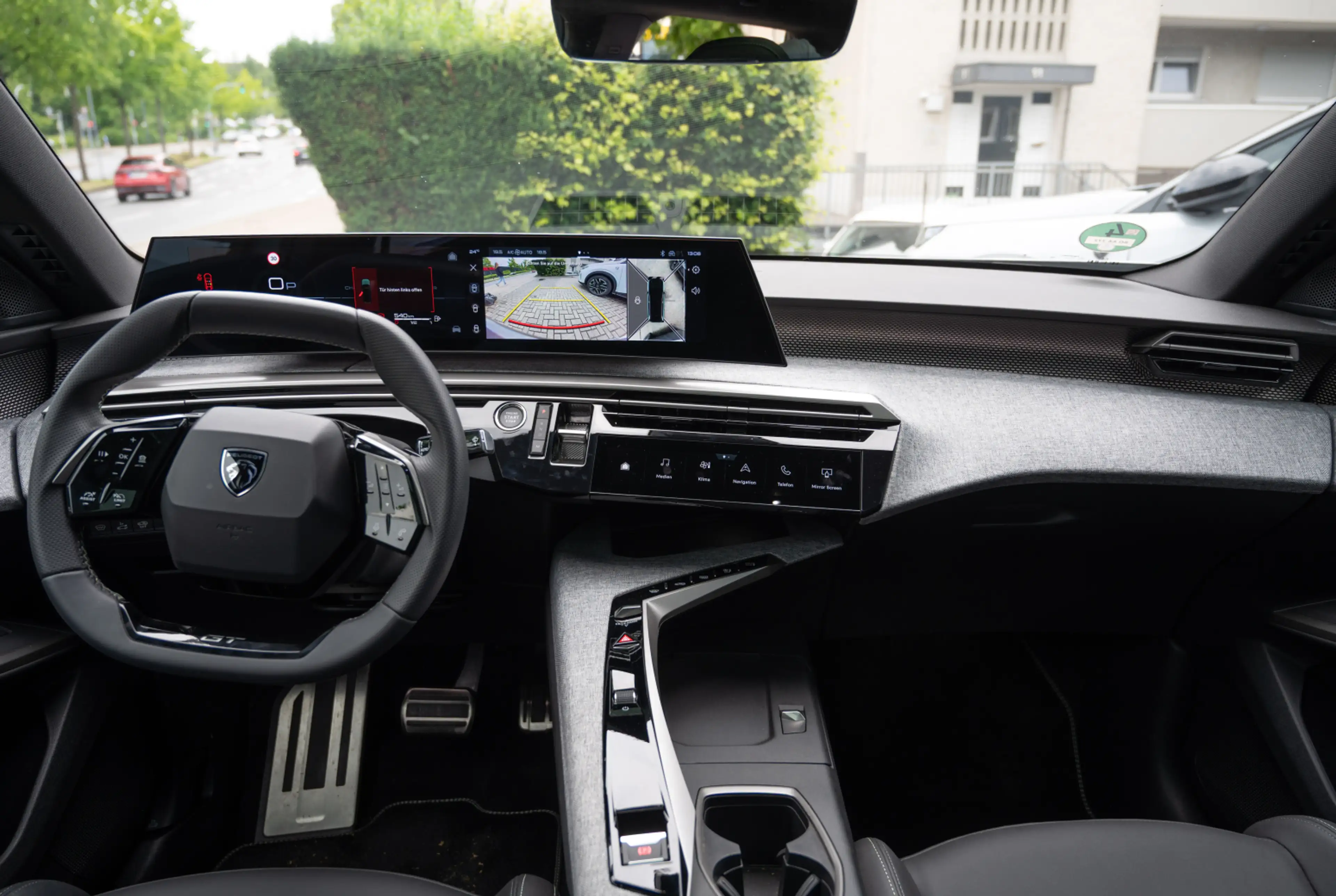 Peugeot 5008 GT HYBRID 145 e-DSC6 *PANO*PDC*WINTER-PAKET* — photo 5
