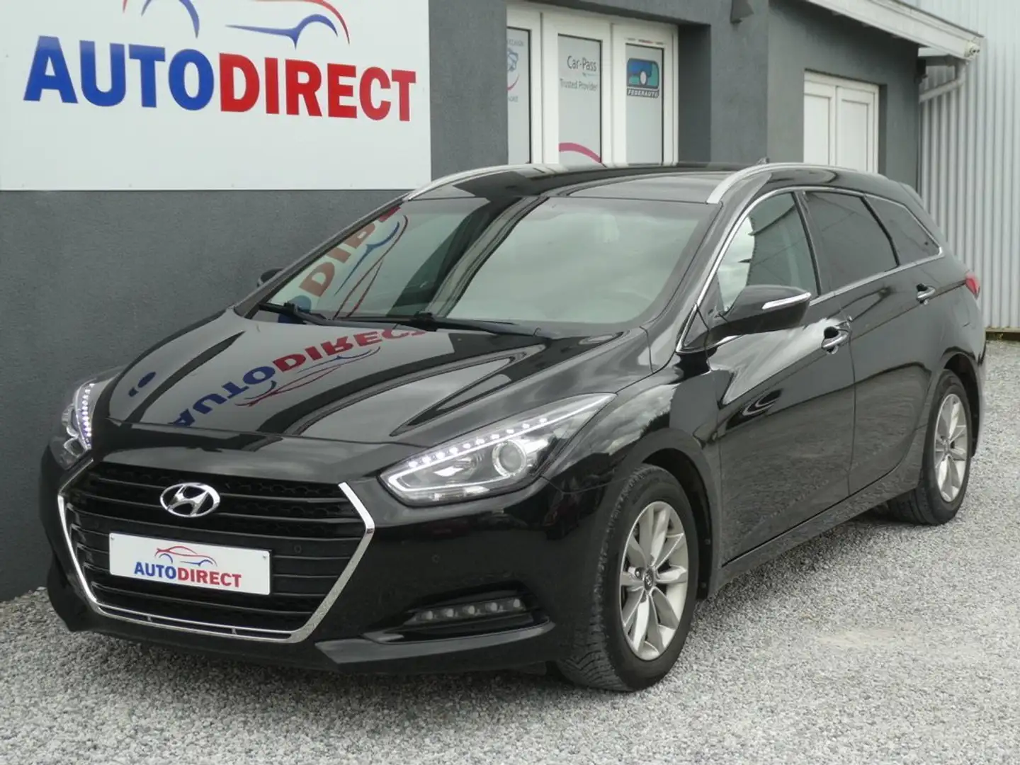 Hyundai i40 SW 1.6 GDi Style Airco, Navi, Camera, PDC, Jantes Black - 1
