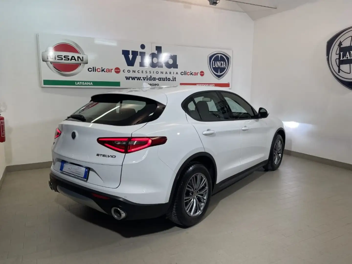 Alfa Romeo Stelvio 2.2 Turbodiesel 190 CV AT8 Q4 Business Bianco - 2