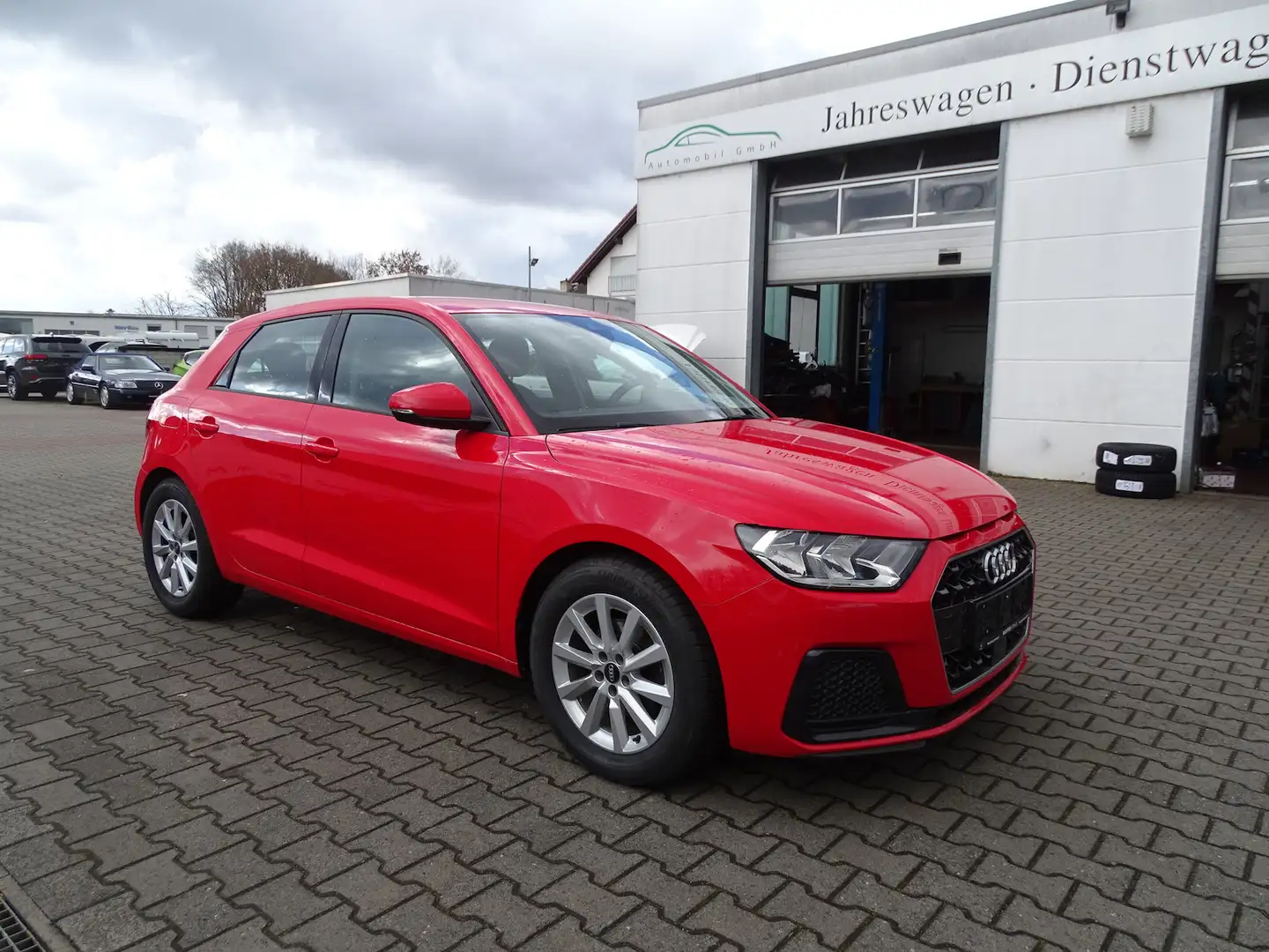 Audi A1 Sportback 1,0l TFSI 30 advanced Sitzheizung, Klima Rot - 1