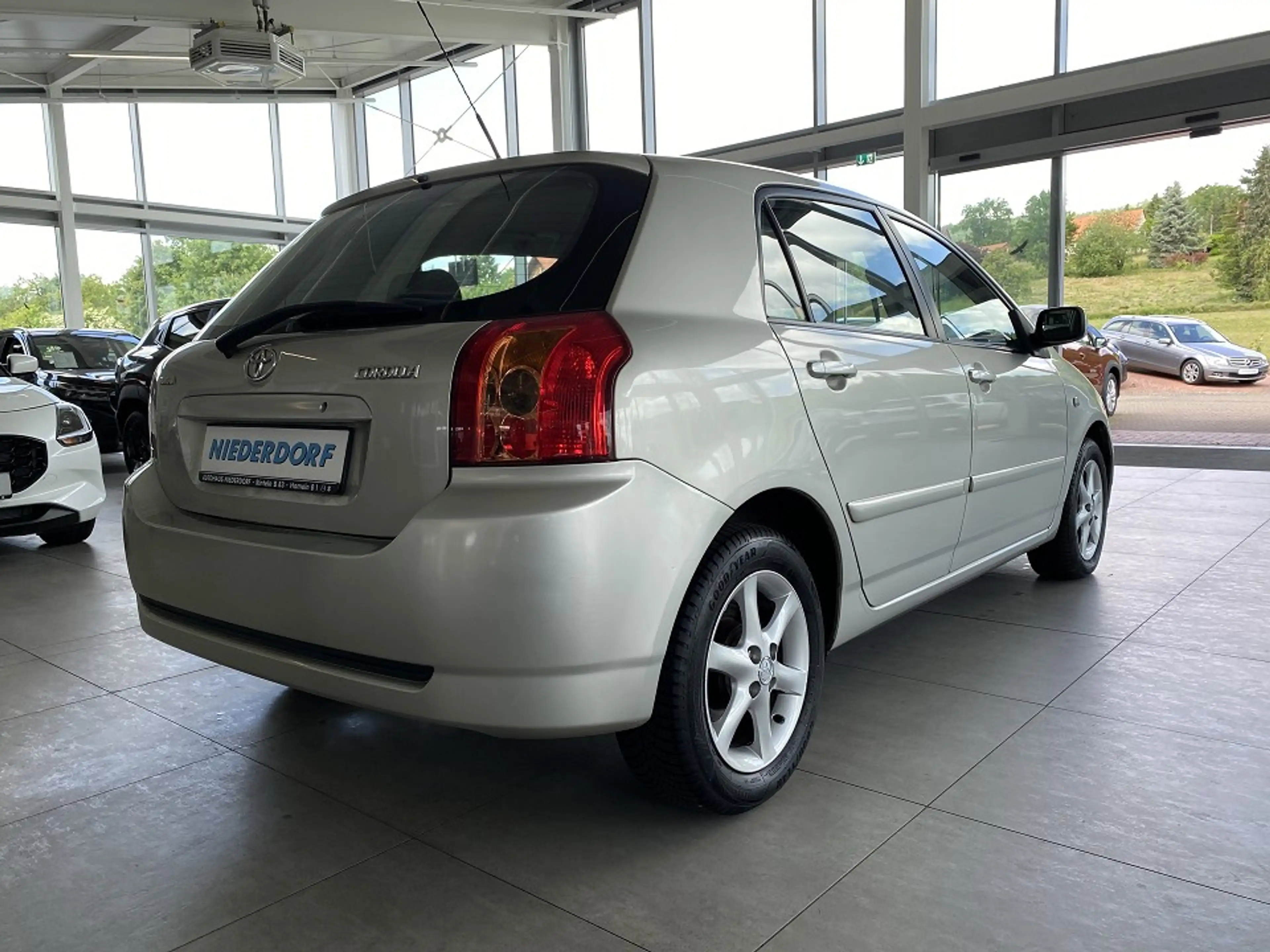 Toyota Corolla 1.4 Sol ALLWETTER KLIMAAUT. — photo 2
