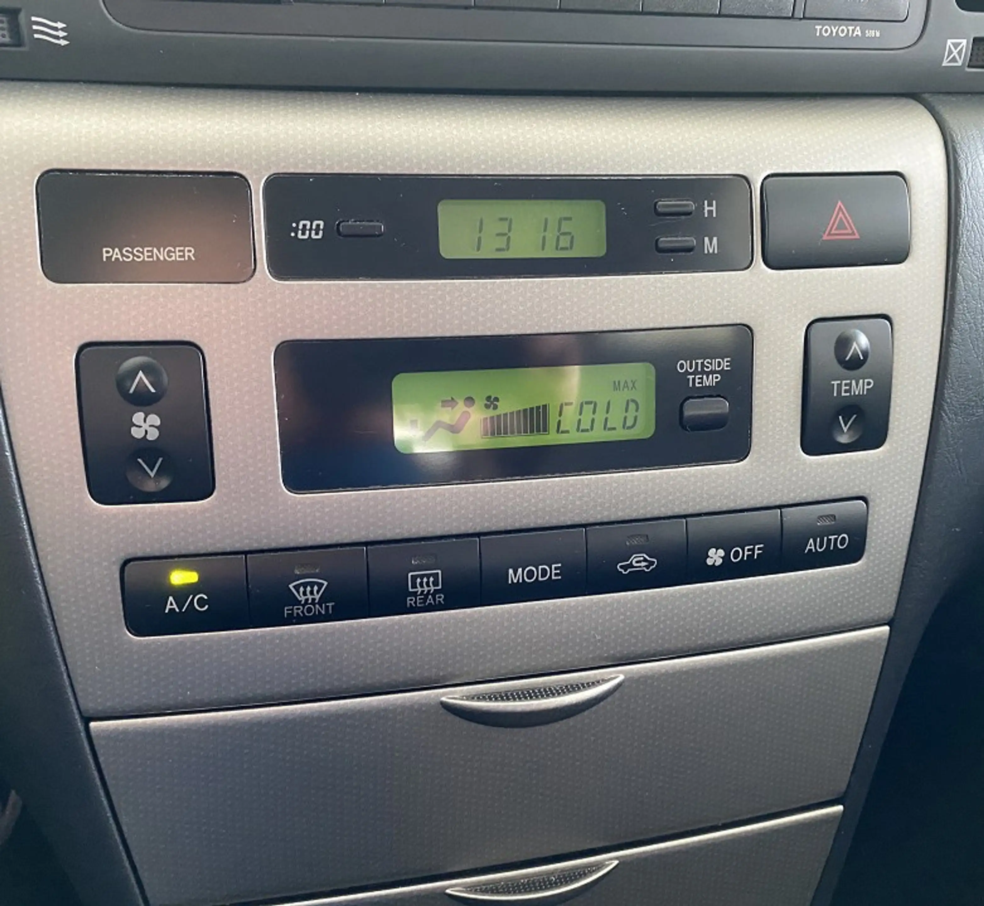Toyota Corolla 1.4 Sol ALLWETTER KLIMAAUT. — photo 9