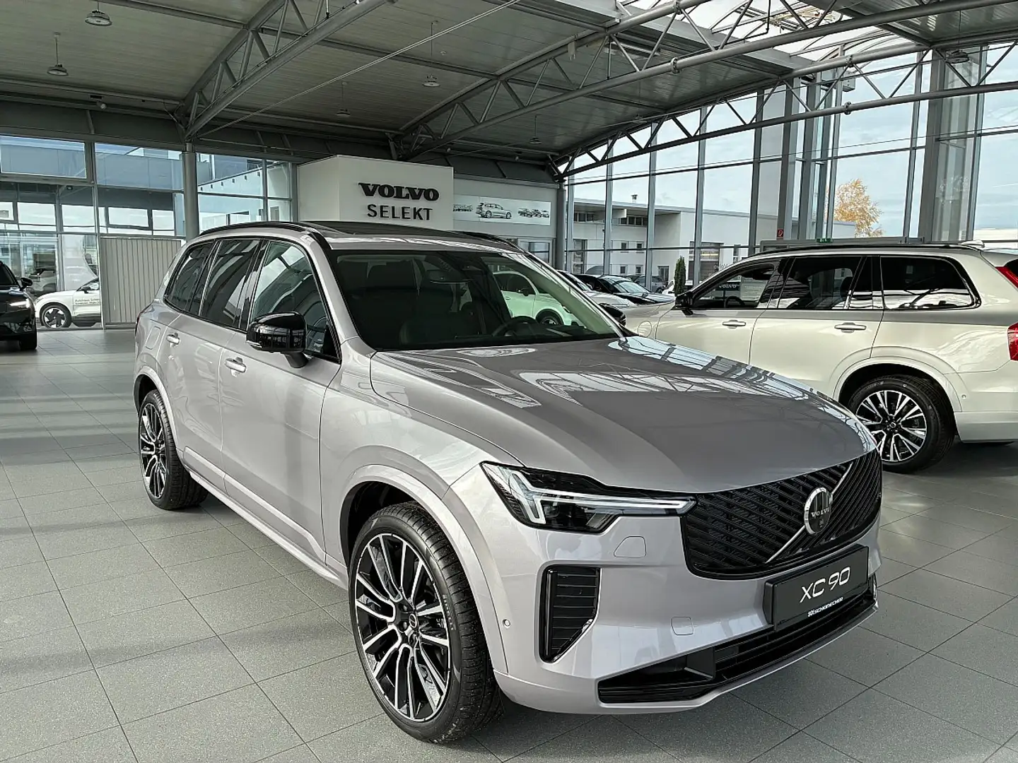 Volvo XC90 T8 AWD PHEV 18,8kWh Ultra Dark Silber - 1