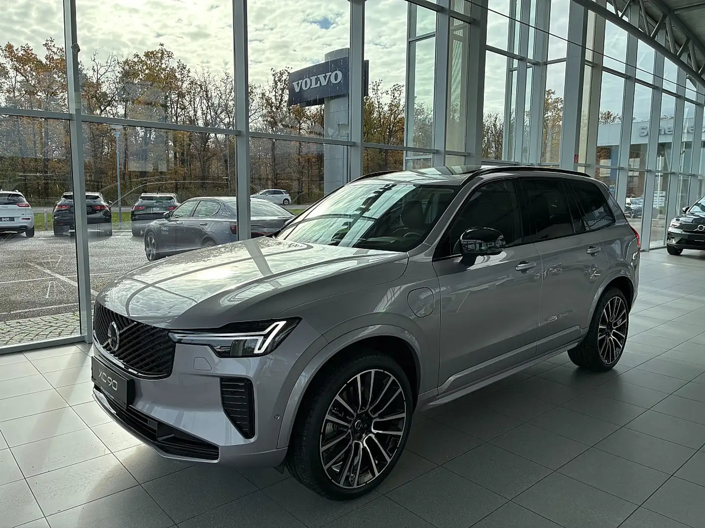 Volvo XC90 T8 AWD PHEV 18,8kWh Ultra Dark Silber - 2