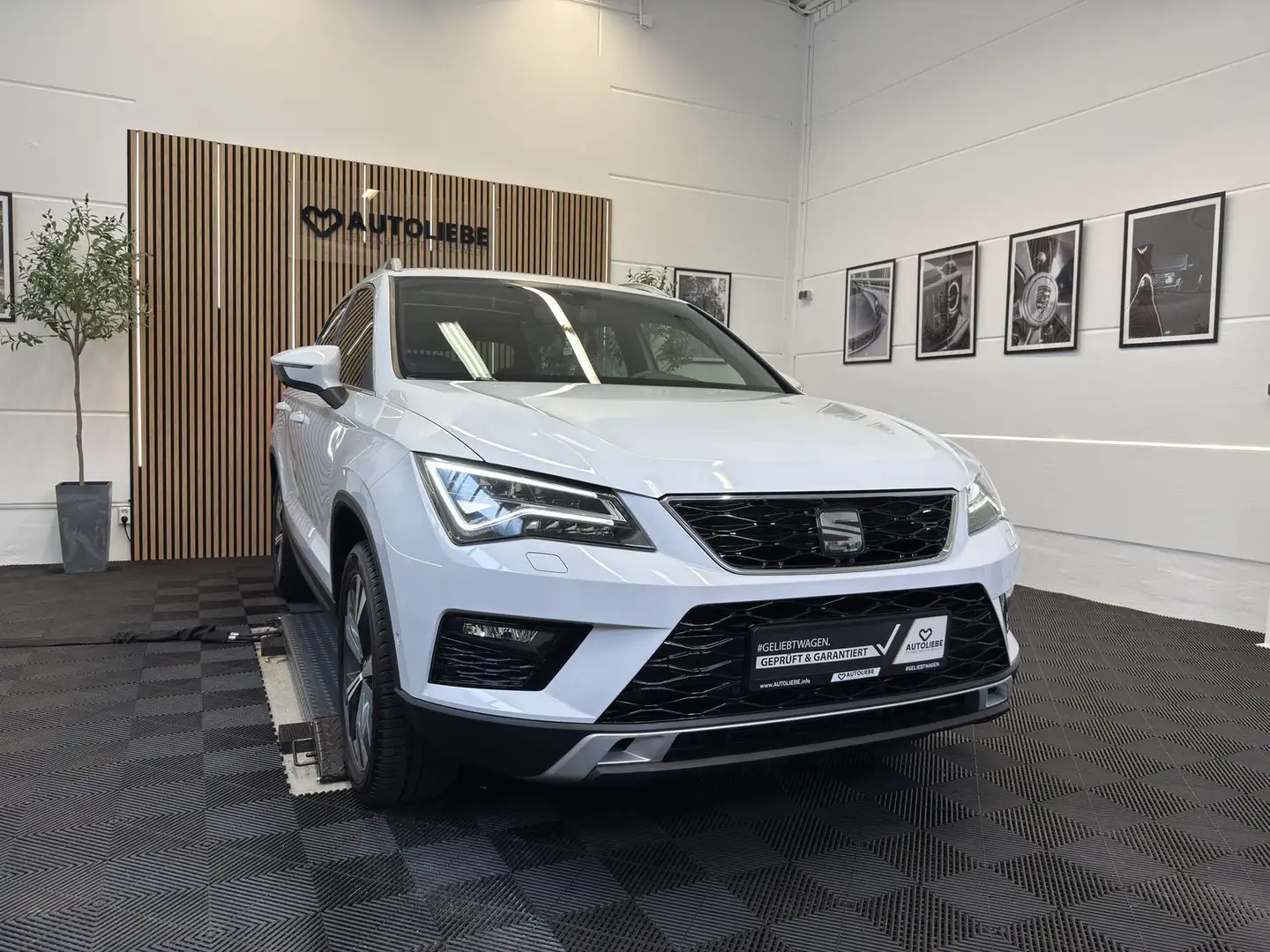 SEAT Ateca 1.5 TSI Xcellence 4Drive*AHK*PANO*ACC Weiß - 1
