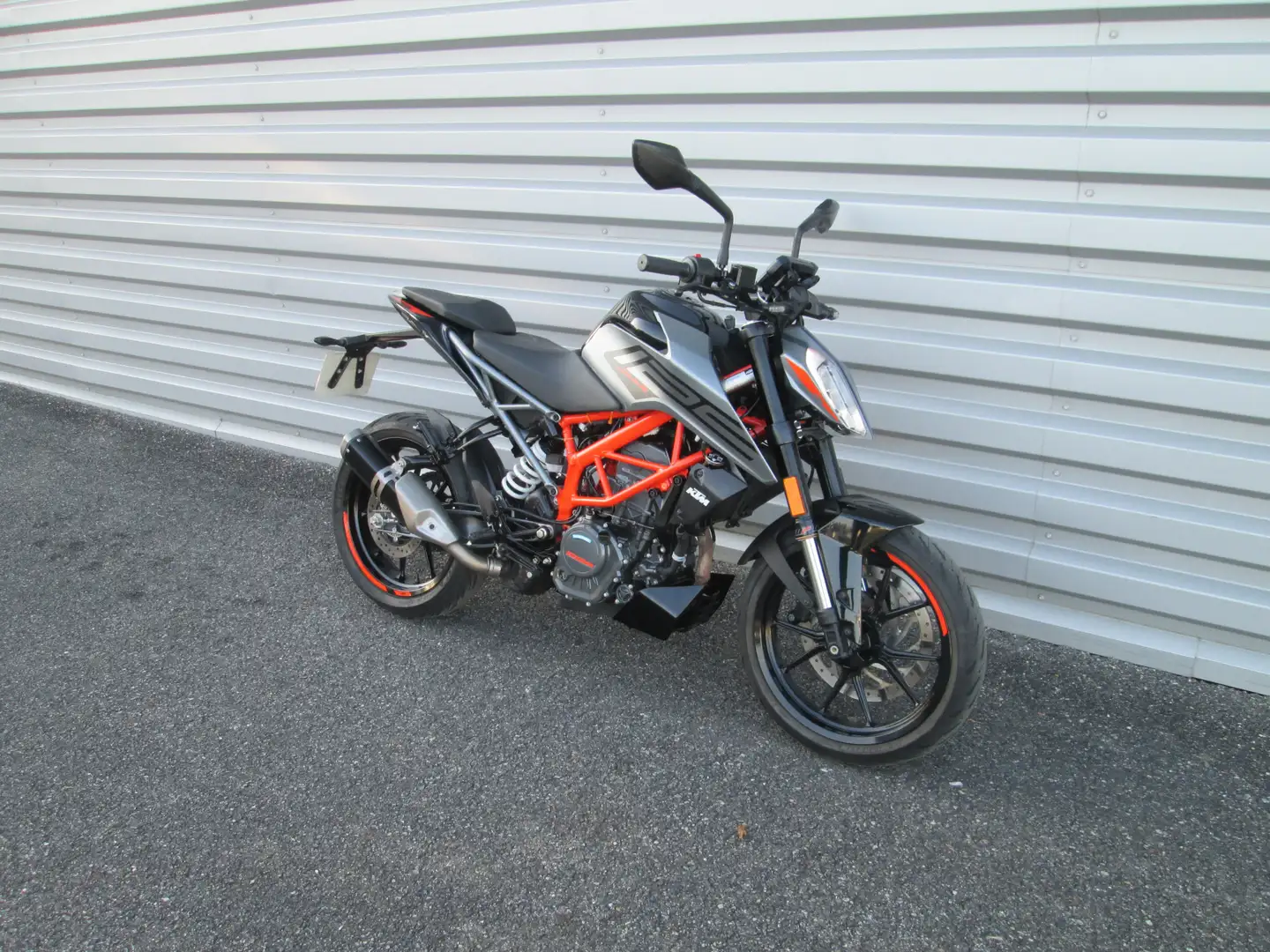 KTM 125 Duke Noir - 1