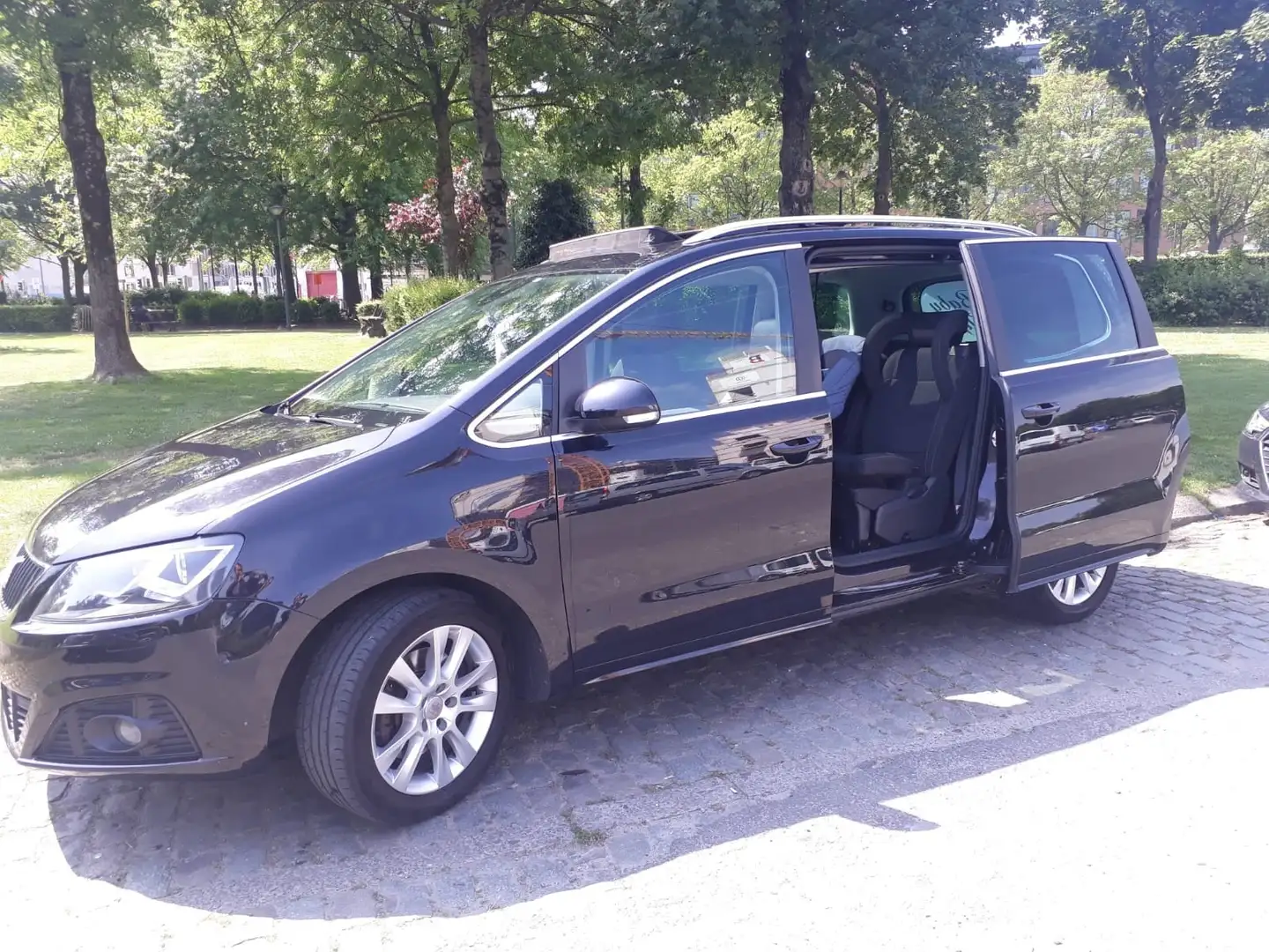 SEAT Alhambra 2.0 CR TDi Ecomotive Business DSG Noir - 1