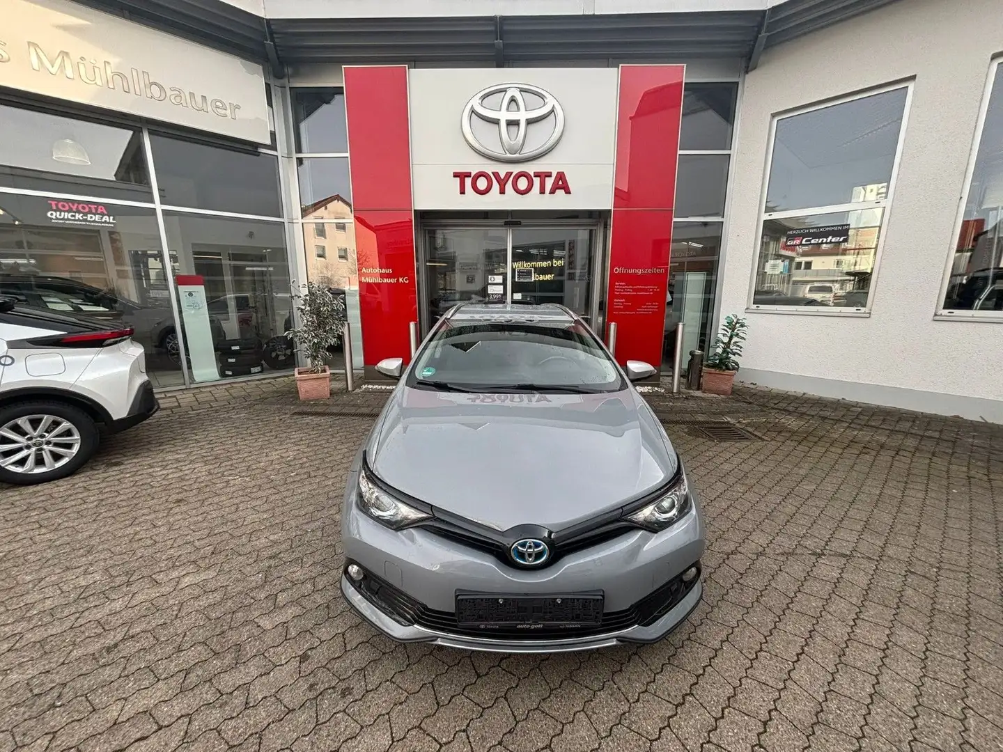 Toyota Auris Touring Sports Hybrid Free Style Grau - 1