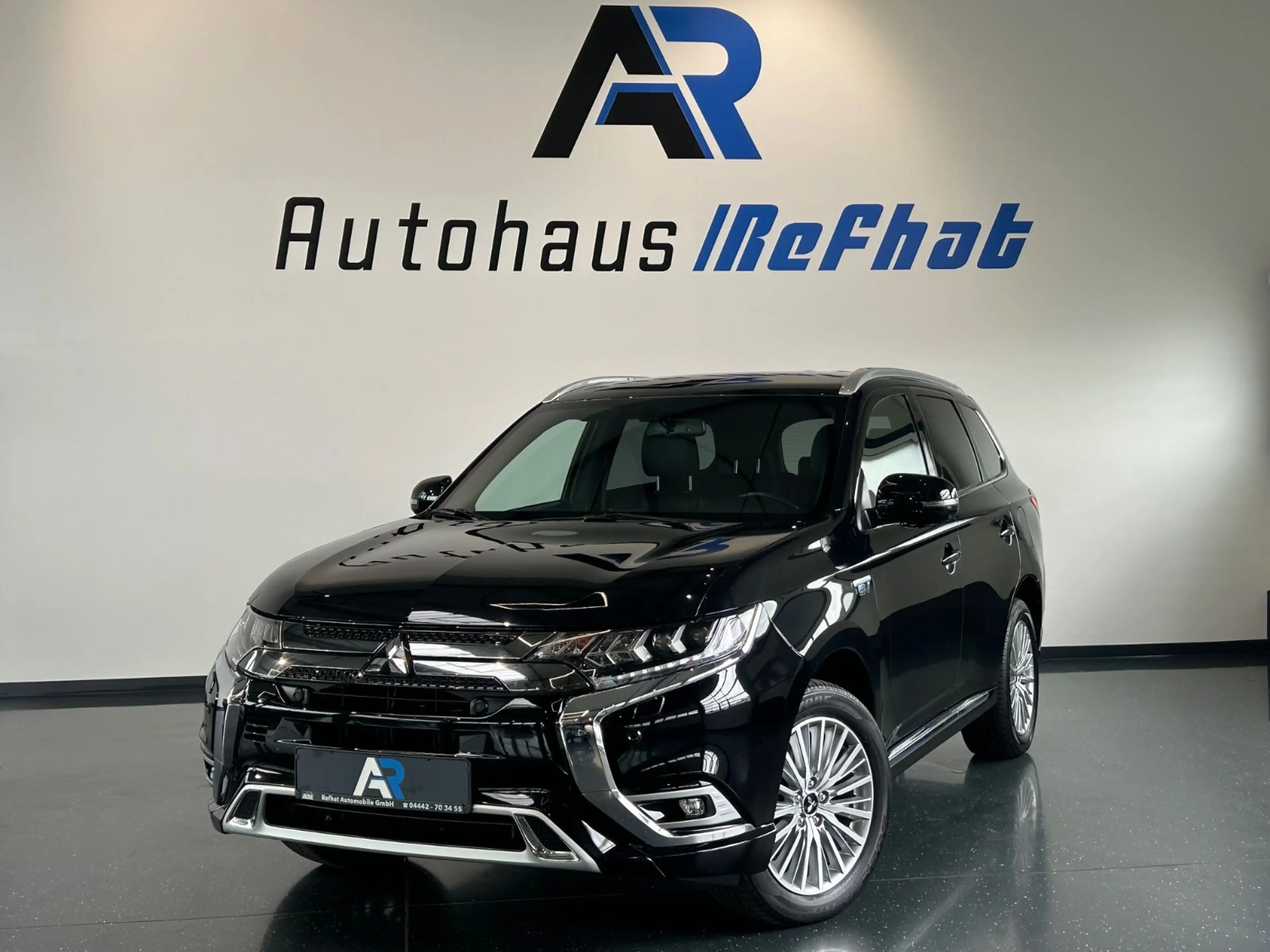 Mitsubishi Outlander PHEV Plus 4WD*EXCLUSIVE*LEDER*NAVI*KAM