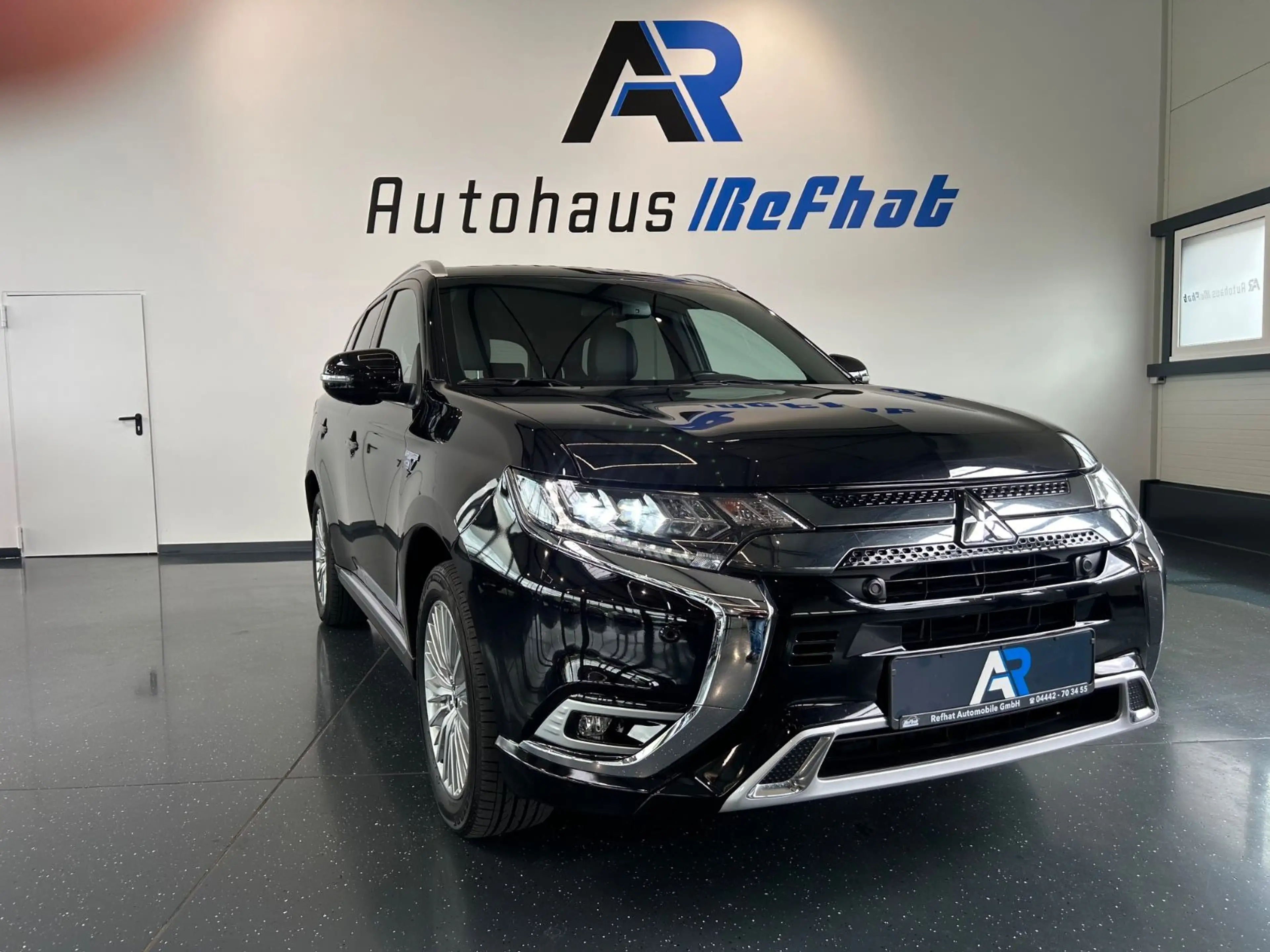 Mitsubishi Outlander PHEV Plus 4WD*EXCLUSIVE*LEDER*NAVI*KAM — photo 9