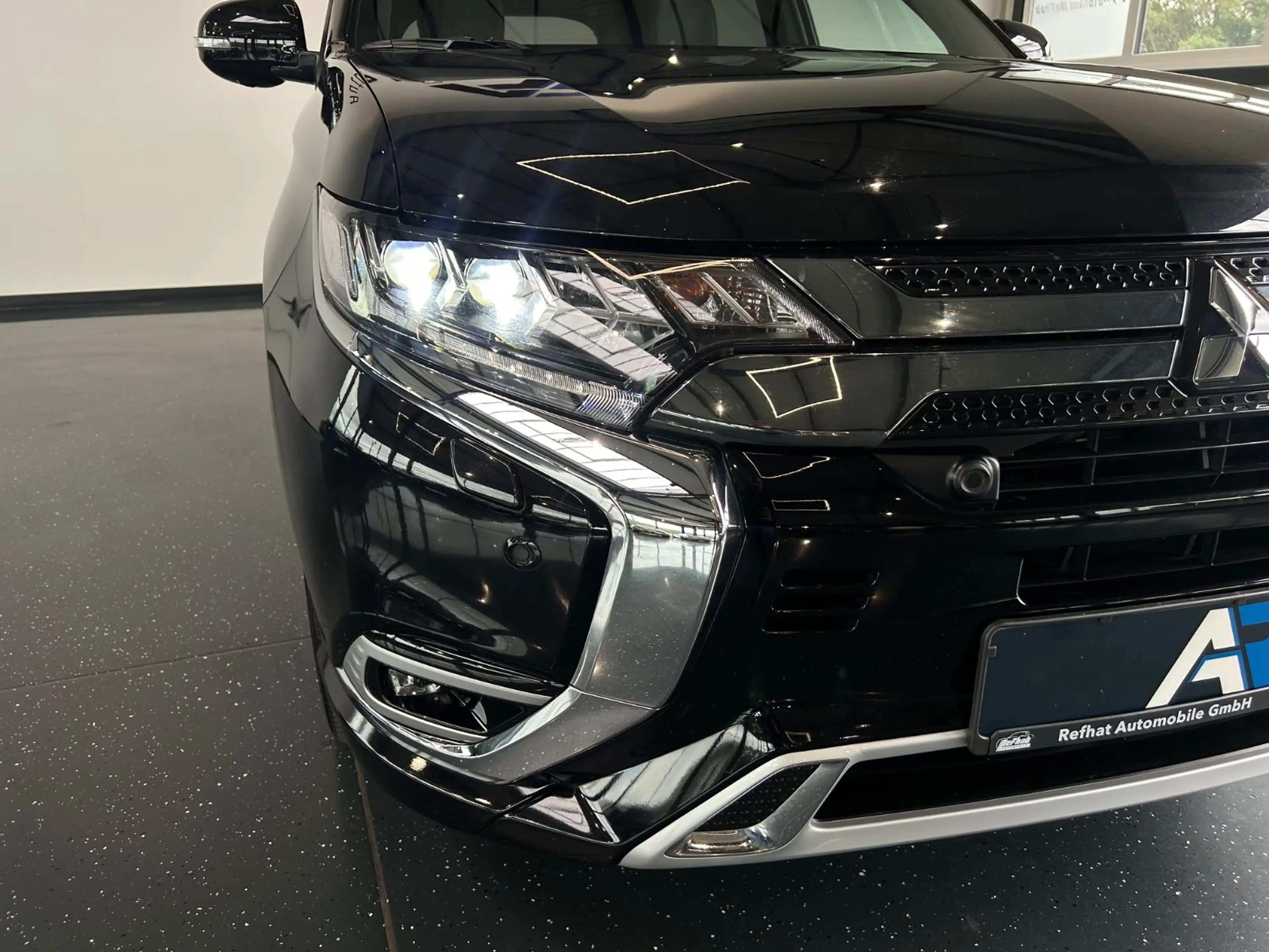Mitsubishi Outlander PHEV Plus 4WD*EXCLUSIVE*LEDER*NAVI*KAM — photo 8