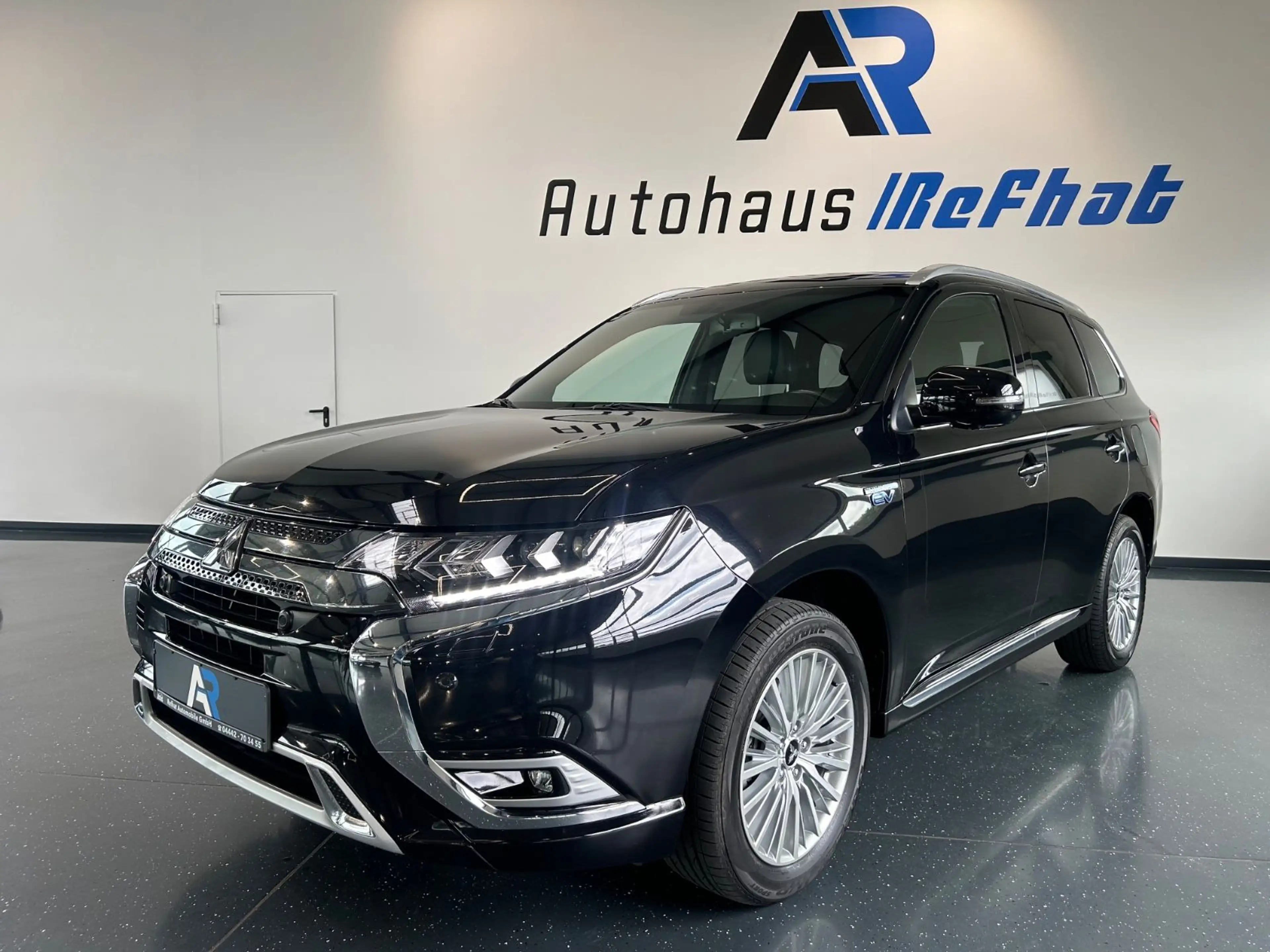 Mitsubishi Outlander PHEV Plus 4WD*EXCLUSIVE*LEDER*NAVI*KAM — photo 2