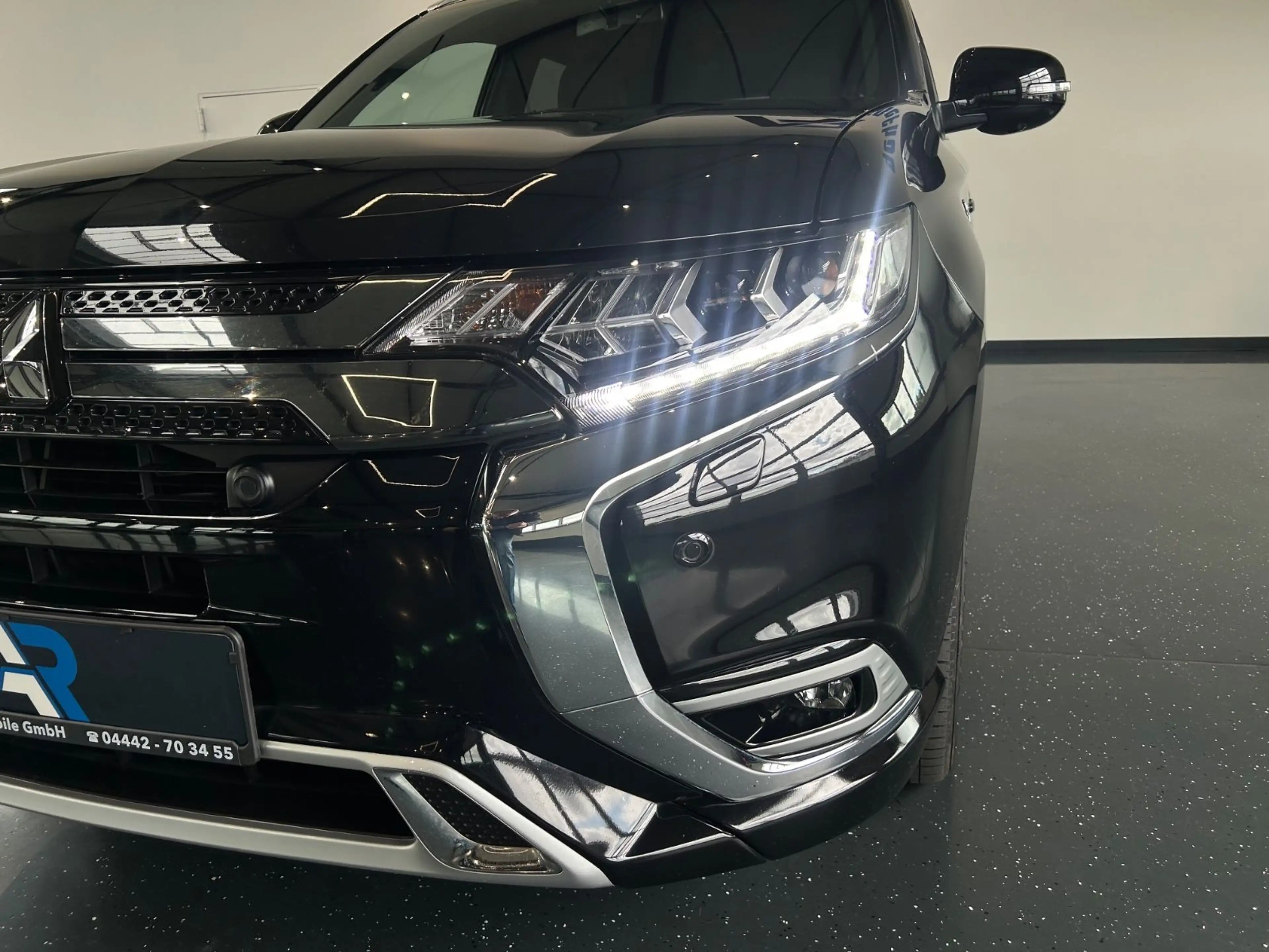 Mitsubishi Outlander PHEV Plus 4WD*EXCLUSIVE*LEDER*NAVI*KAM — photo 5