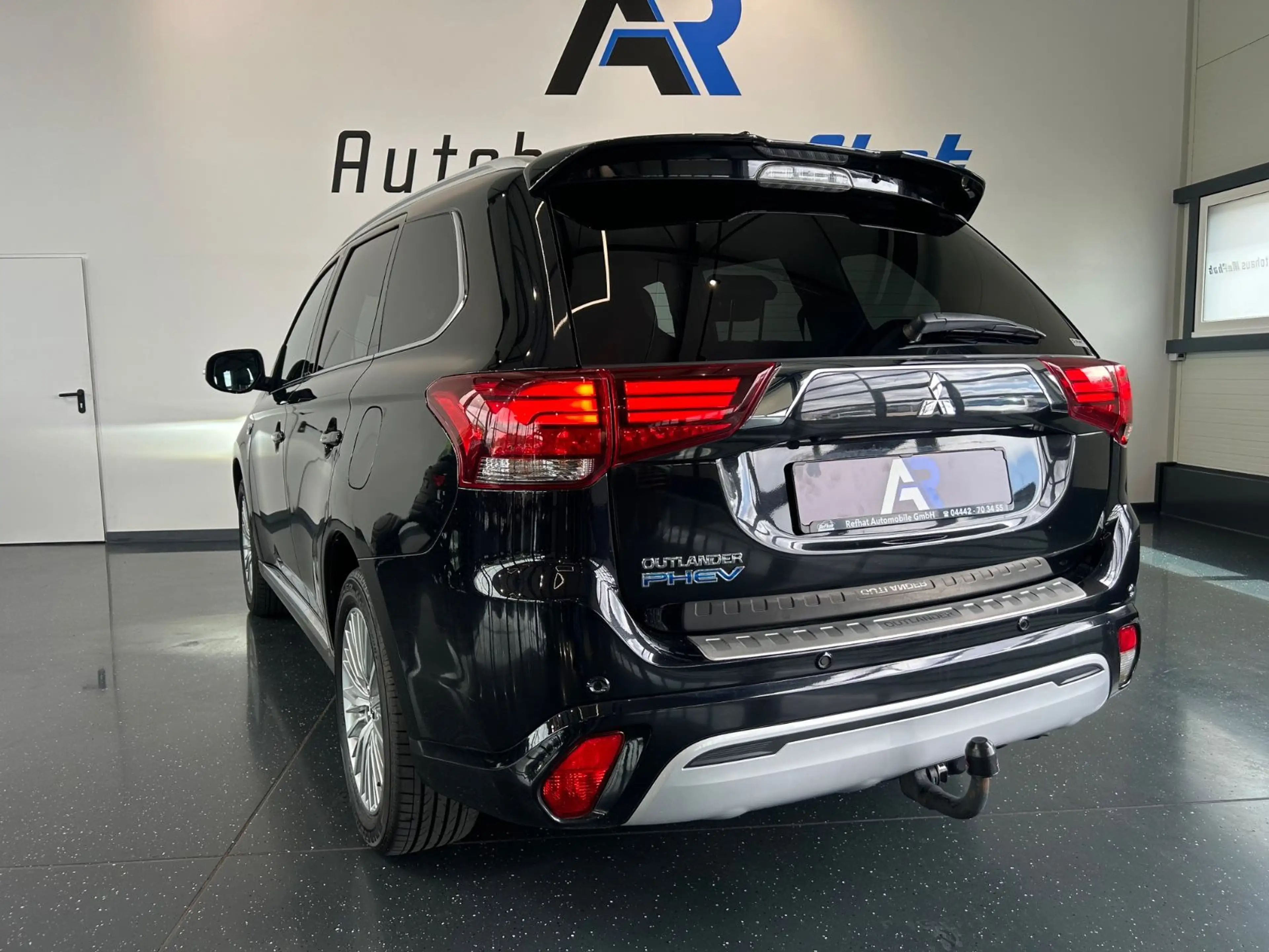 Mitsubishi Outlander PHEV Plus 4WD*EXCLUSIVE*LEDER*NAVI*KAM — photo 12