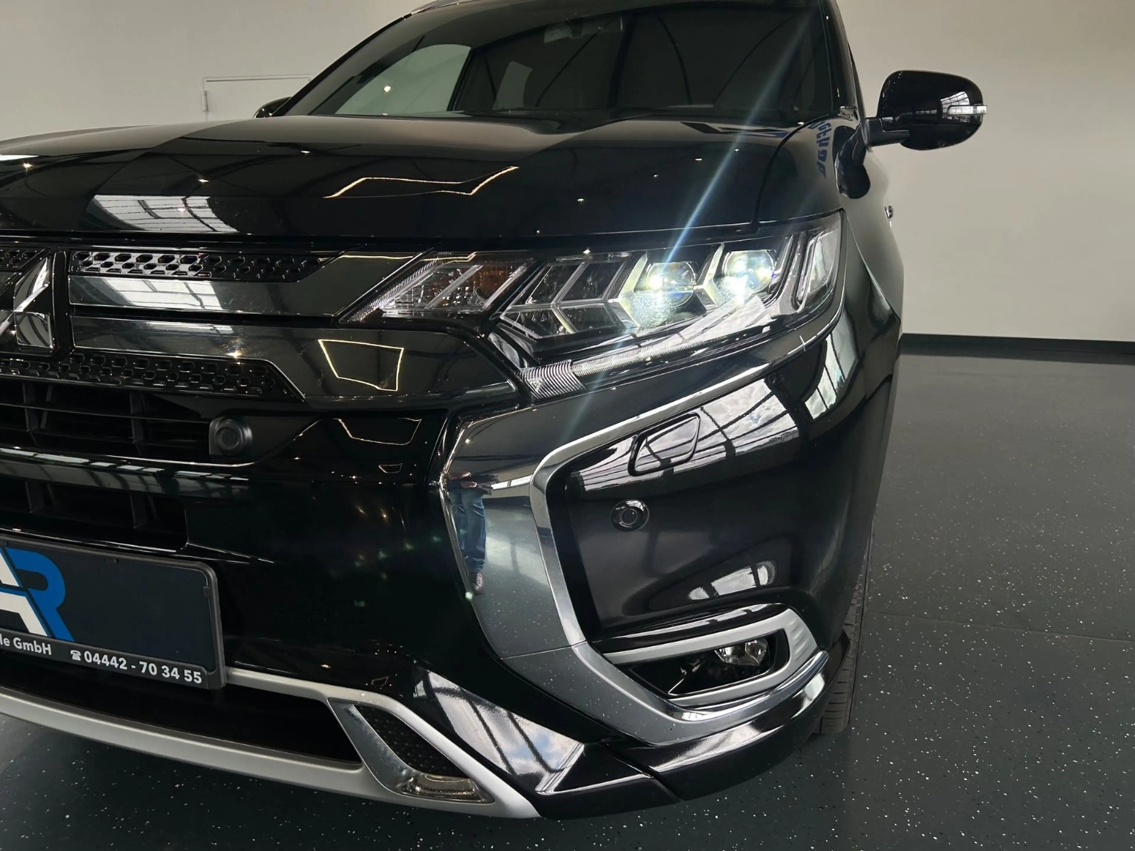 Mitsubishi Outlander PHEV Plus 4WD*EXCLUSIVE*LEDER*NAVI*KAM — photo 7