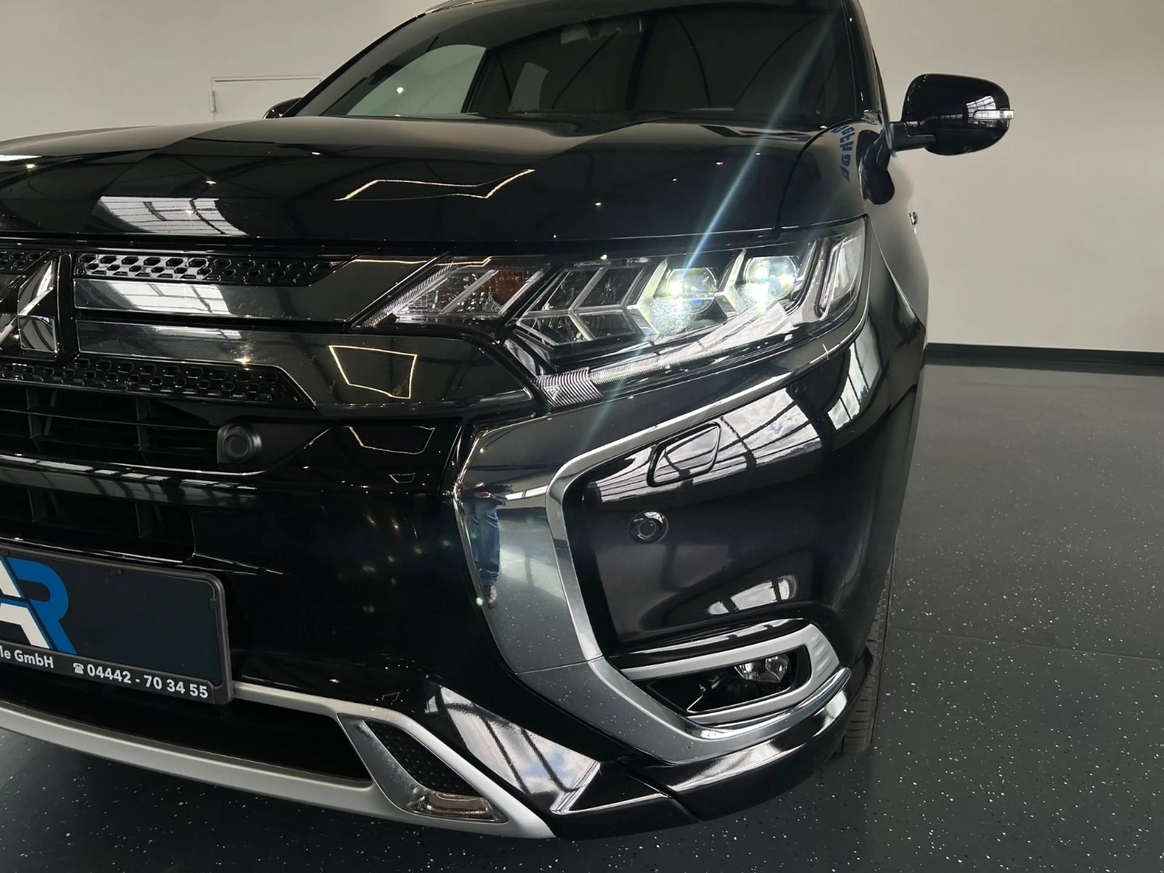 Mitsubishi Outlander PHEV Plus 4WD*EXCLUSIVE*LEDER*NAVI*KAM — photo 6