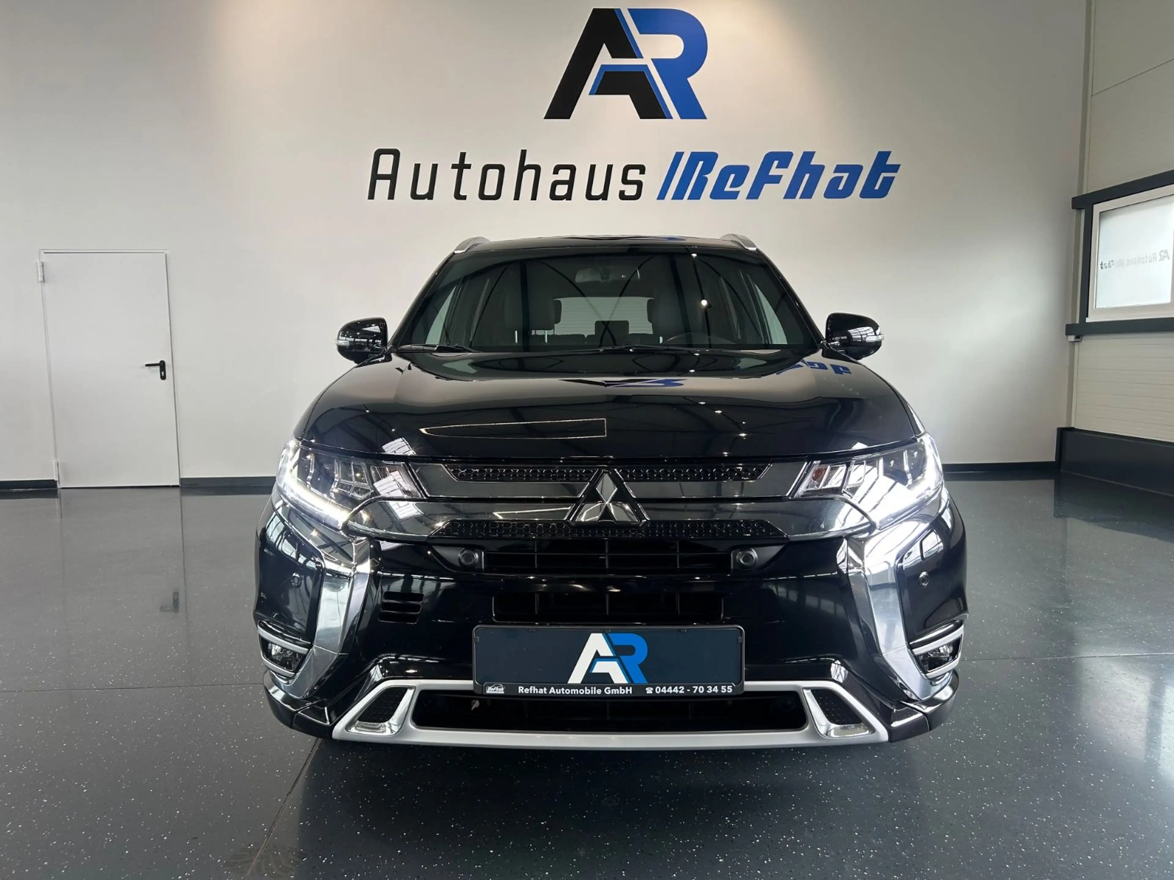 Mitsubishi Outlander PHEV Plus 4WD*EXCLUSIVE*LEDER*NAVI*KAM — photo 4