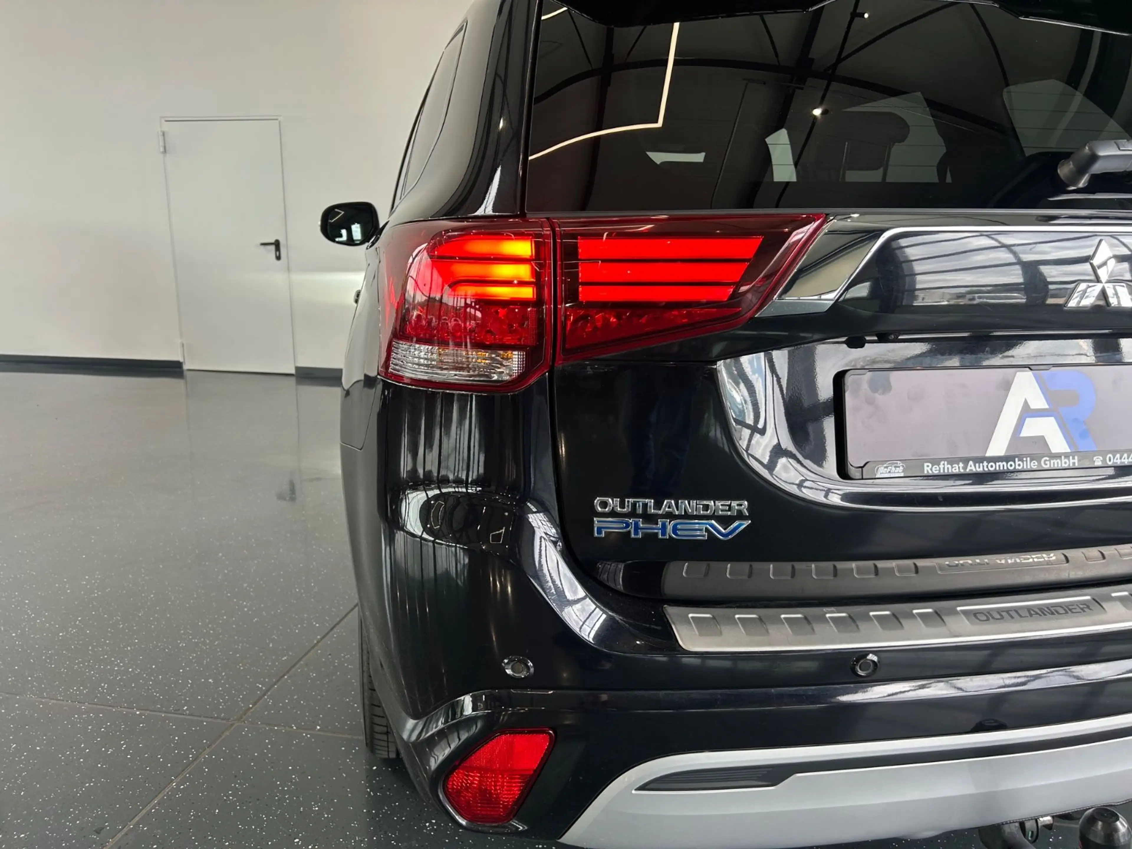 Mitsubishi Outlander PHEV Plus 4WD*EXCLUSIVE*LEDER*NAVI*KAM — photo 13