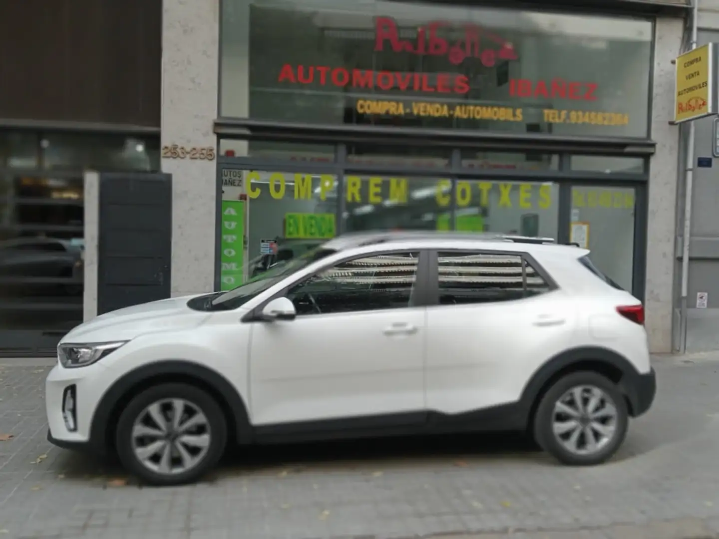 Kia Stonic 1.2 DPi Drive Plus Weiß - 1