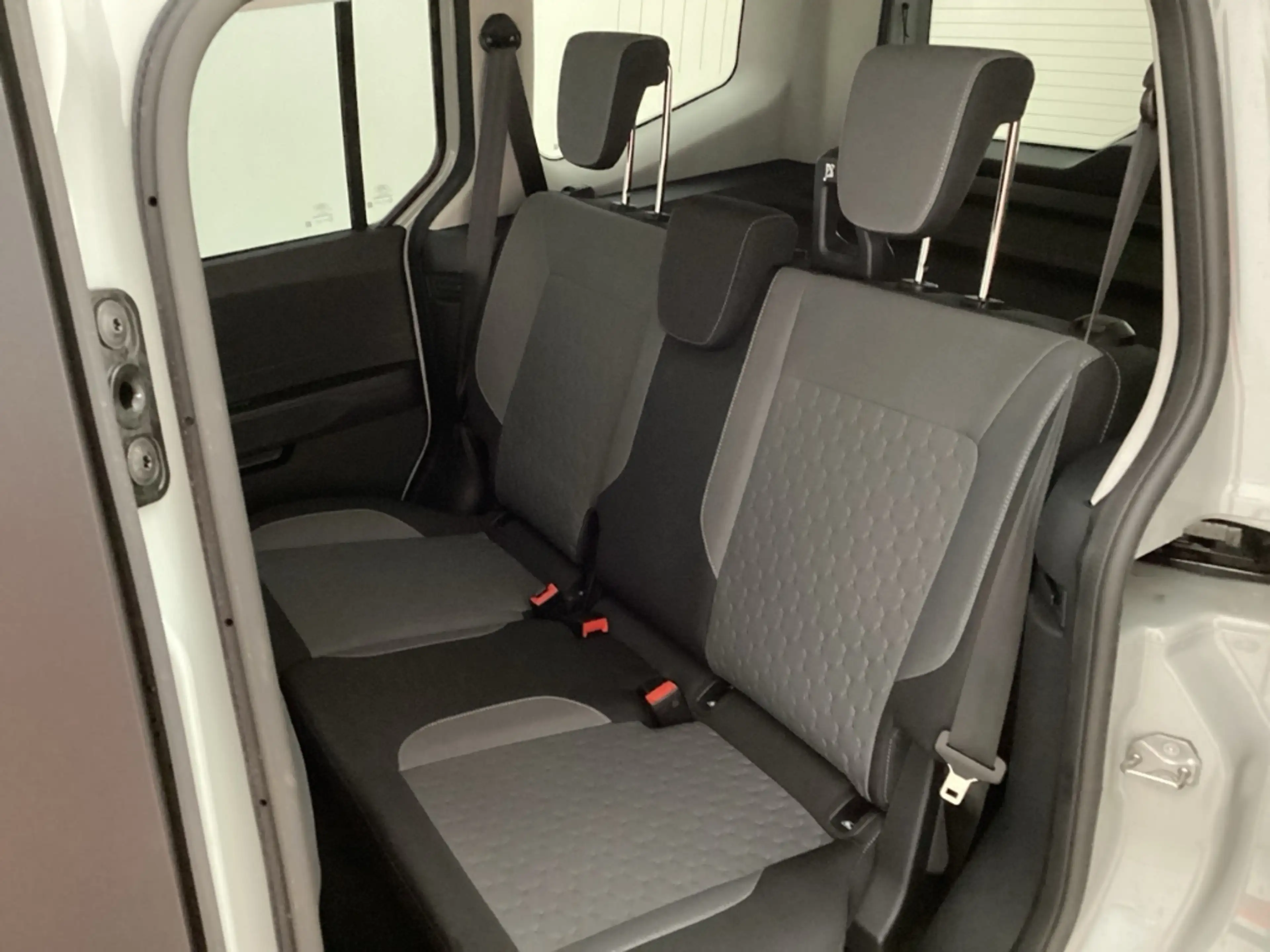 Ford Tourneo Courier Titanium AHK Klimaautom DAB SHZ LenkradHZG Keyless — photo 7