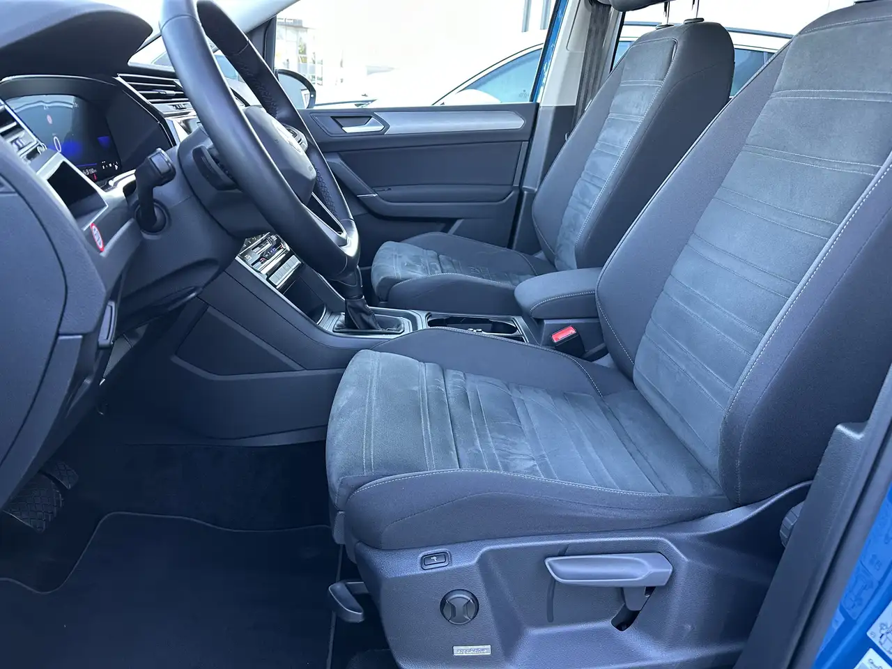Volkswagen Touran 2.0 TDI DSG IQ-DRIVE NAV+LED+KAM+ACC+VC 8