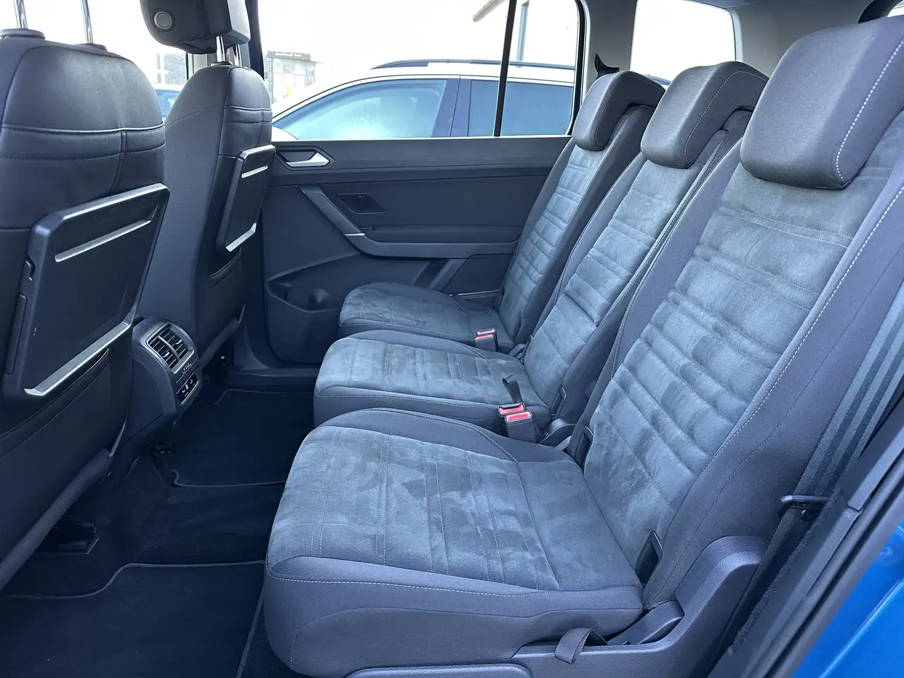 Volkswagen Touran 2.0 TDI DSG IQ-DRIVE NAV+LED+KAM+ACC+VC 9