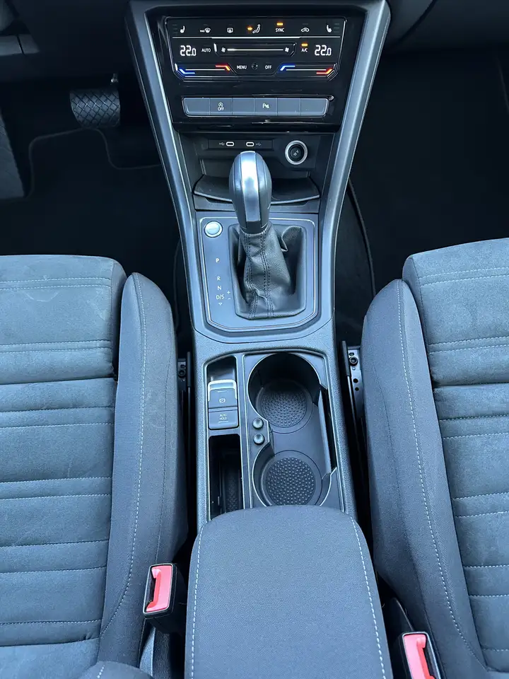 Volkswagen Touran 2.0 TDI DSG IQ-DRIVE NAV+LED+KAM+ACC+VC 12