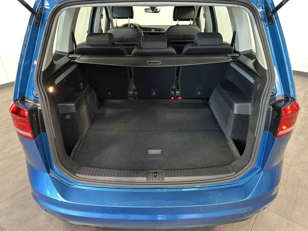 Volkswagen Touran 2.0 TDI DSG IQ-DRIVE NAV+LED+KAM+ACC+VC 6