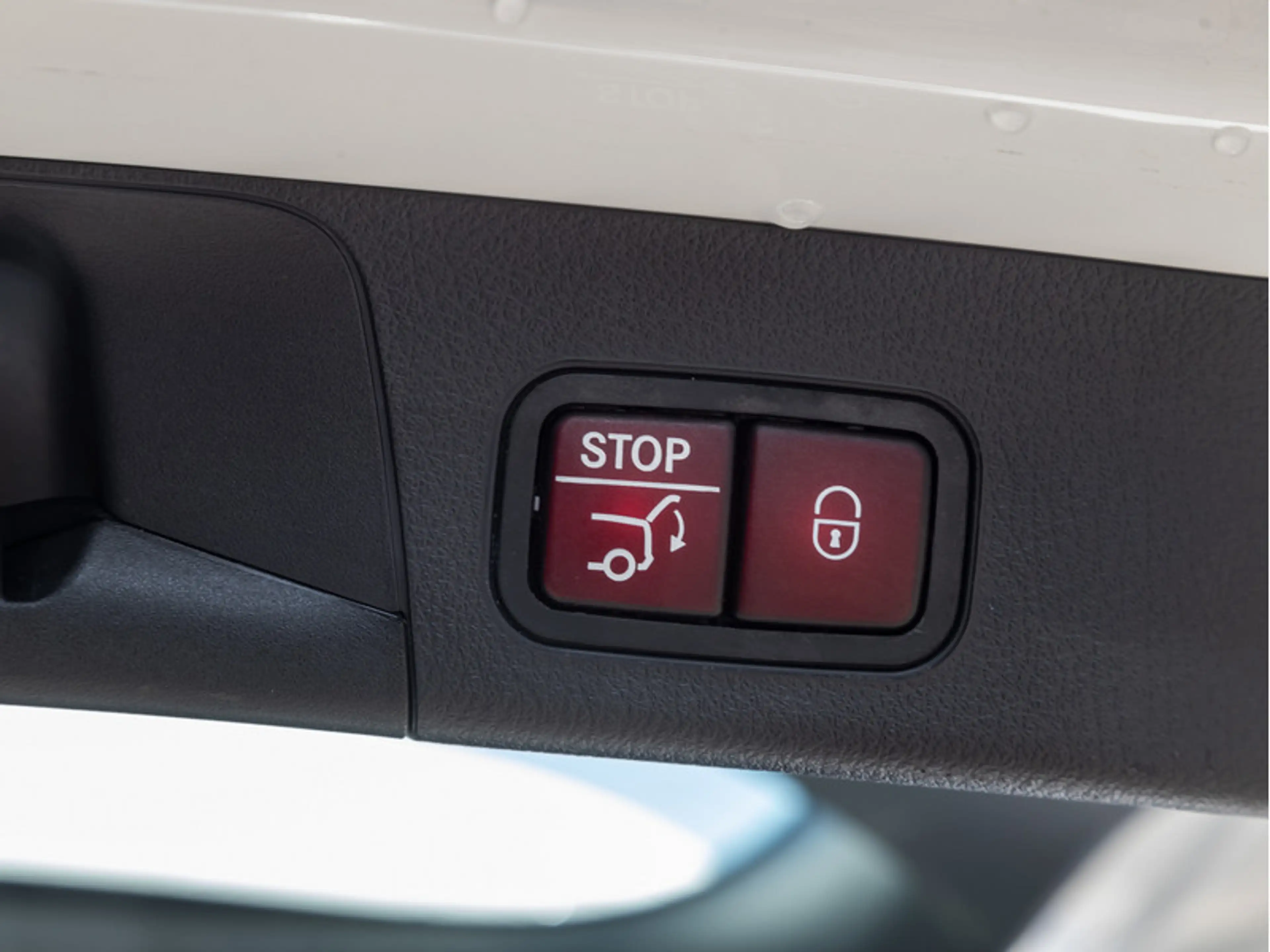 Mercedes-Benz EQB 350 4M Progressive/LED/Cam/AHK/Totw/Beige/18 — photo 7