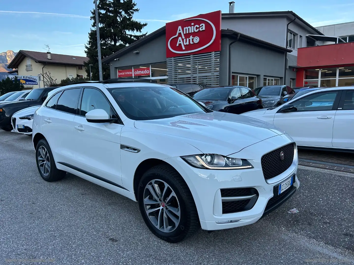 Jaguar F-Pace 2.0 D 180 CV AWD aut. R-Sport Bianco - 2