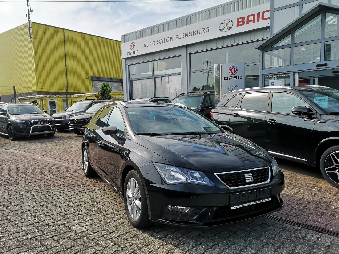 SEAT Leon Style*TÜV Neu*Navigation*Klimaanlage*PDC Noir - 1