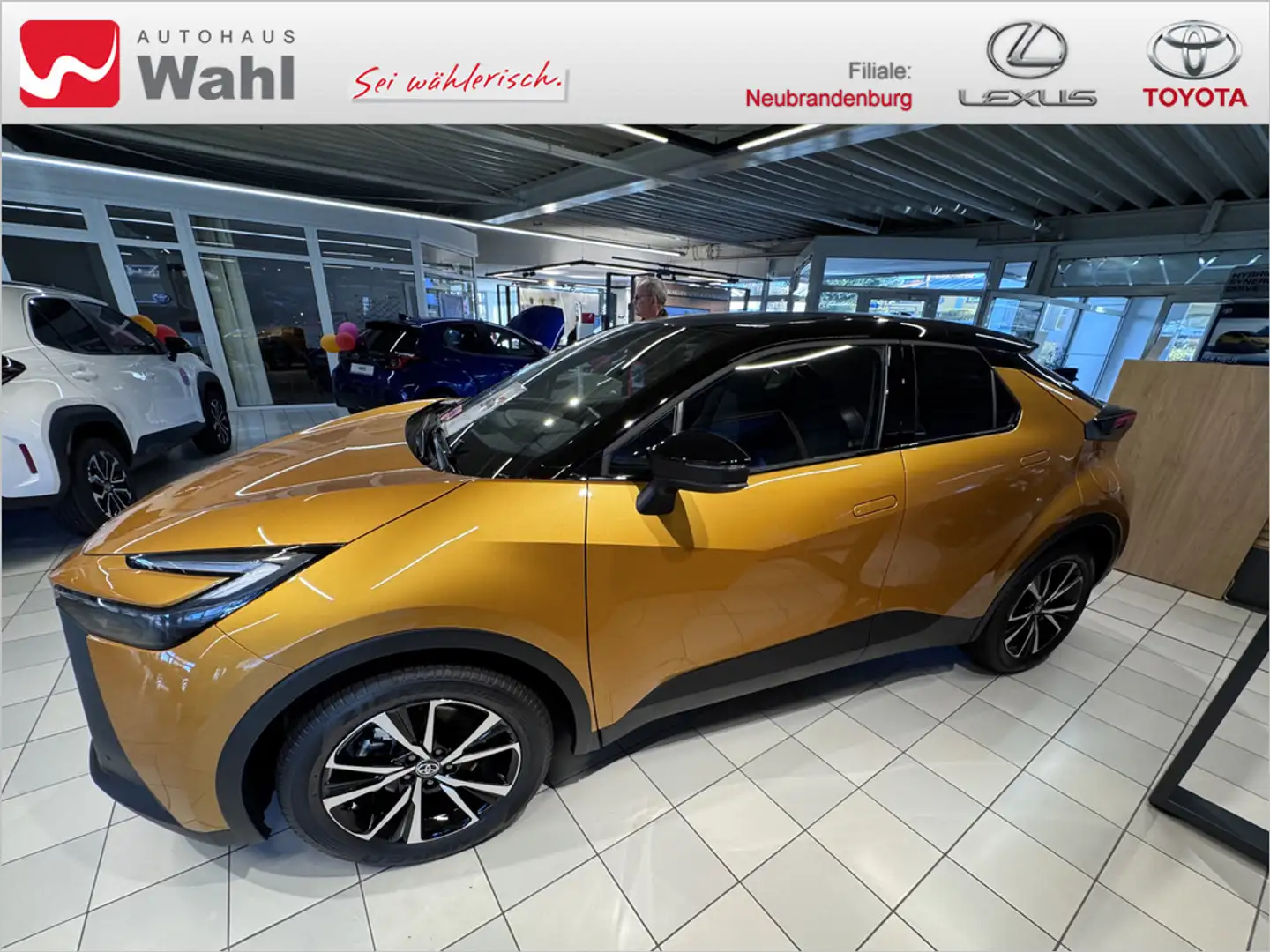 Toyota C-HR 2.0 Plug-In Hybrid FWD Teamplayer Nero - 2