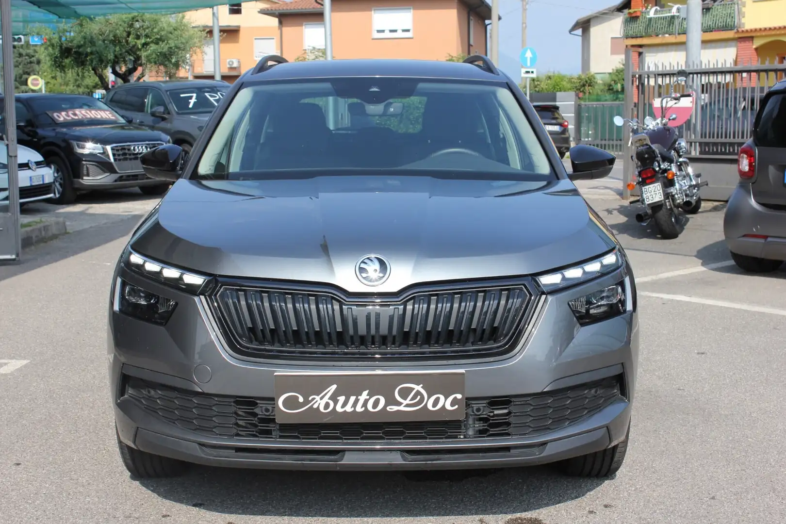 Skoda Kamiq 1.0 TSI 115 CV STYLE SOLO 15.000 KM PRONTA CONSEGN Gris - 2