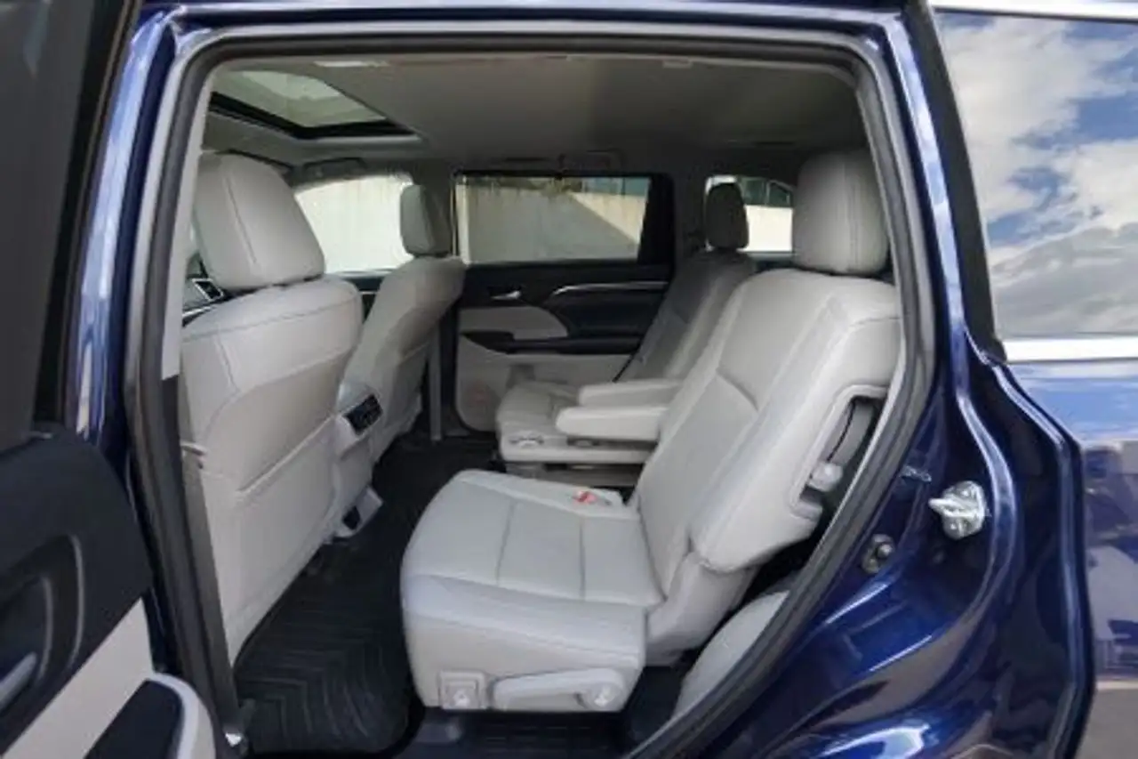 Toyota Highlander снимка Toyota Highlander