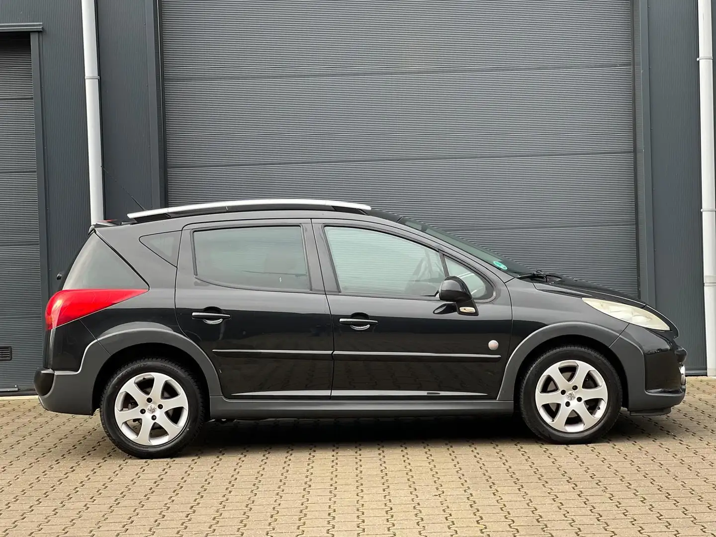Peugeot 207 SW Outdoor 1.6 VTi XS BJ08 PANORAMA LMV Schwarz - 2