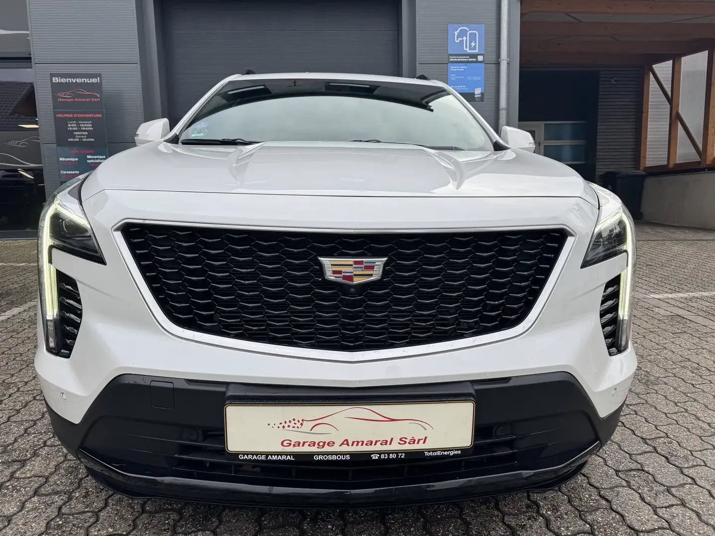 Cadillac XT4 350T AWD Blanc - 1