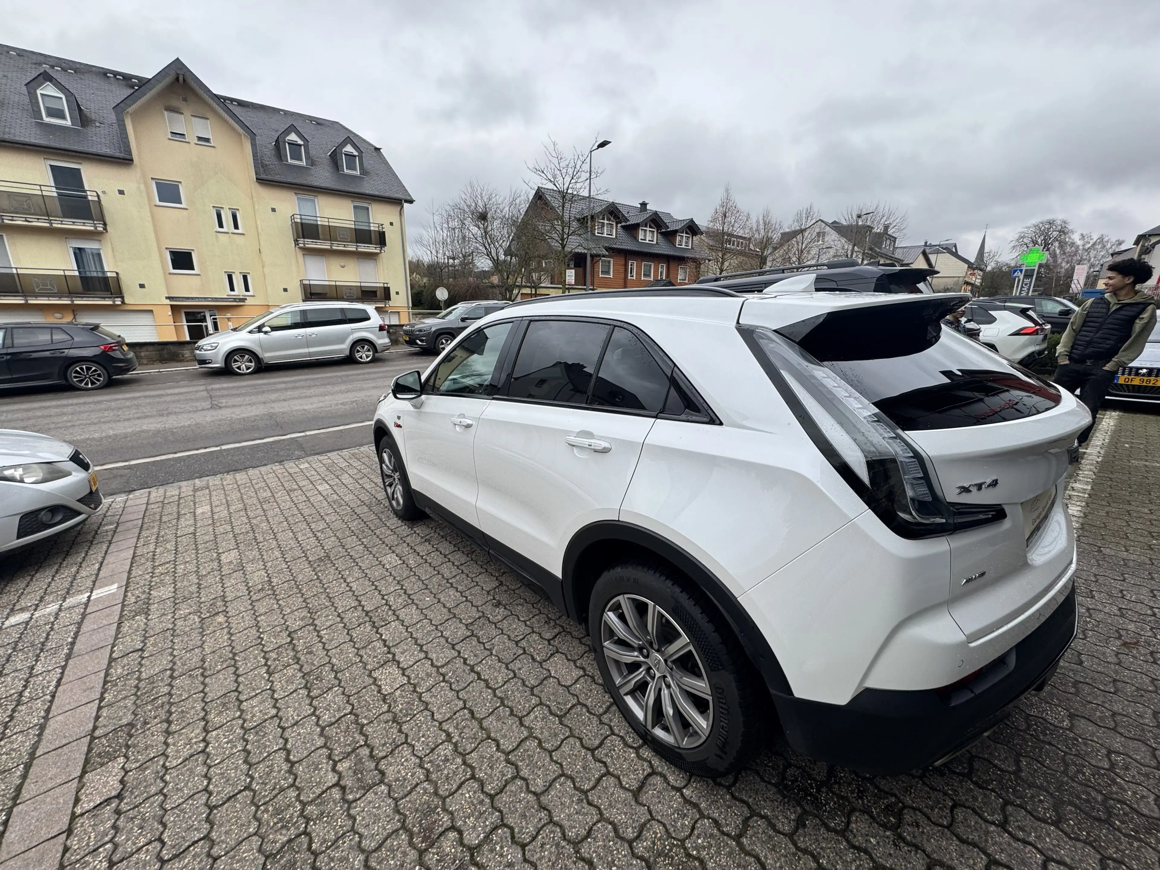 Cadillac XT4 350T AWD — photo 10