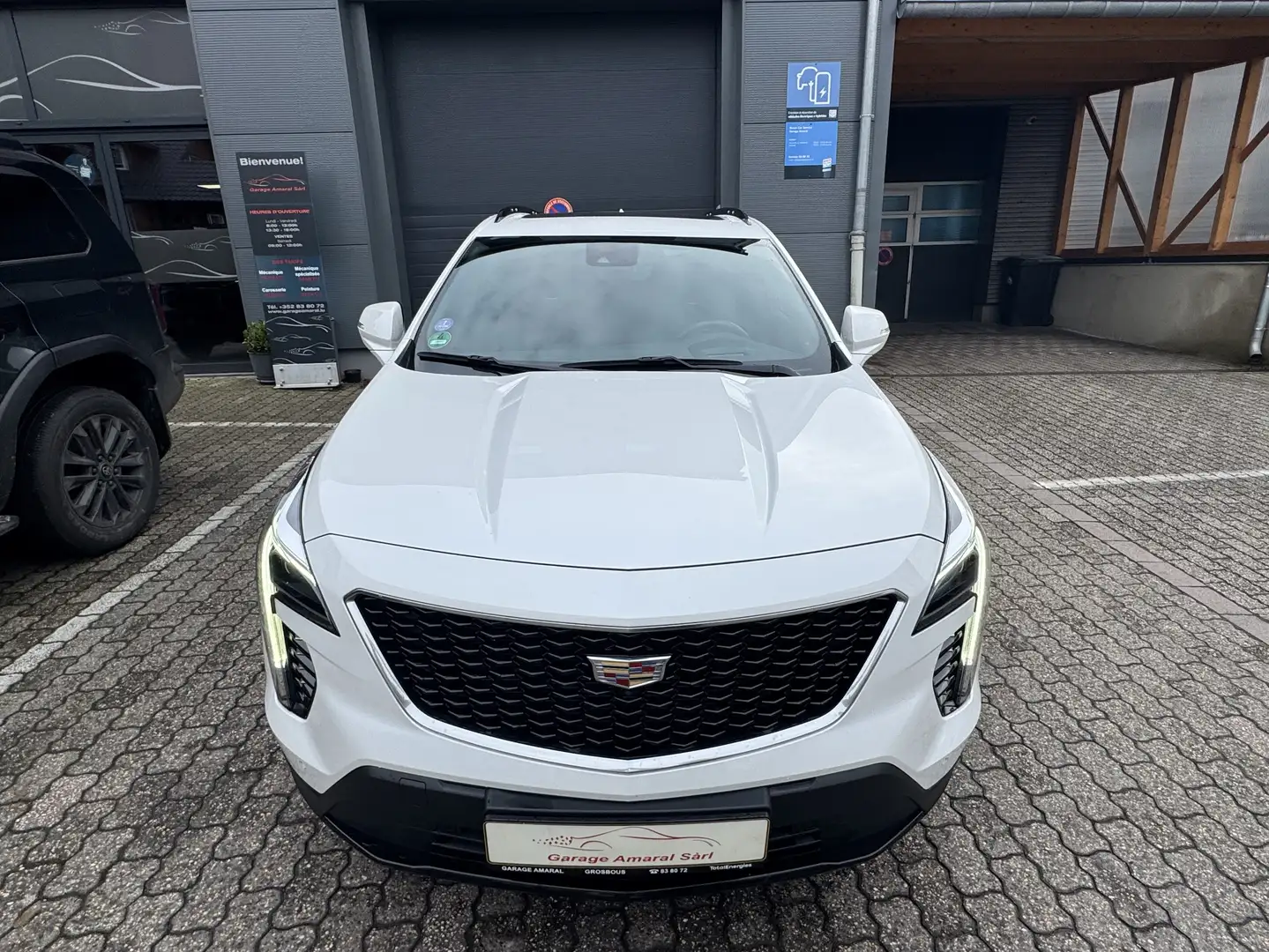 Cadillac XT4 350T AWD Blanc - 2