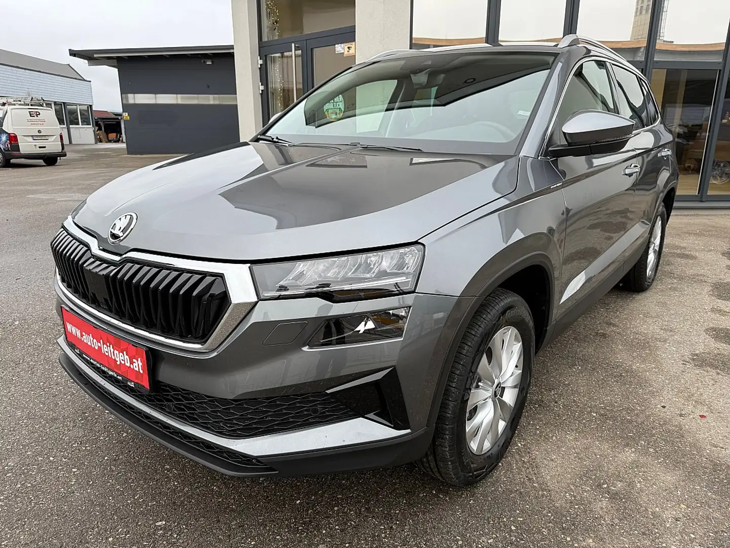 Skoda Karoq 2,0 TDI 4x4 DSG Selection, Style Paket, AHV uvm Grau - 1