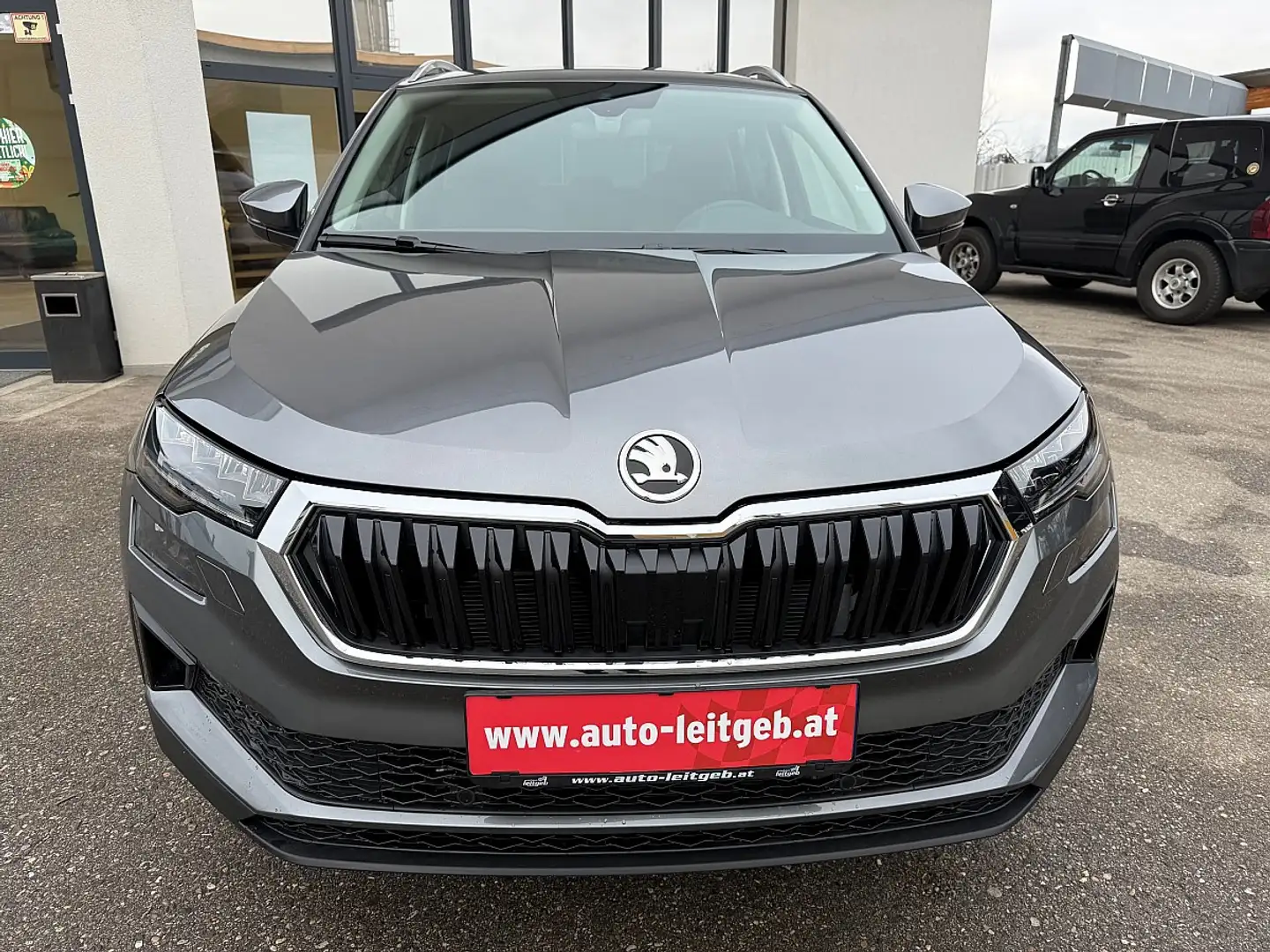 Skoda Karoq 2,0 TDI 4x4 DSG Selection, Style Paket, AHV uvm Grau - 2