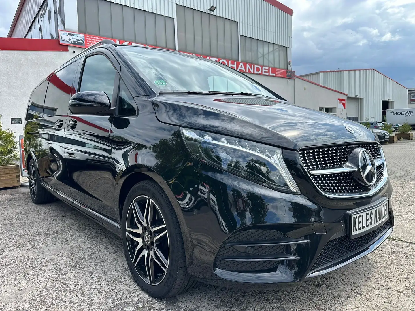 Mercedes-Benz V 300 Edition Extralang Ausstattungslinie AMG Schwarz - 2