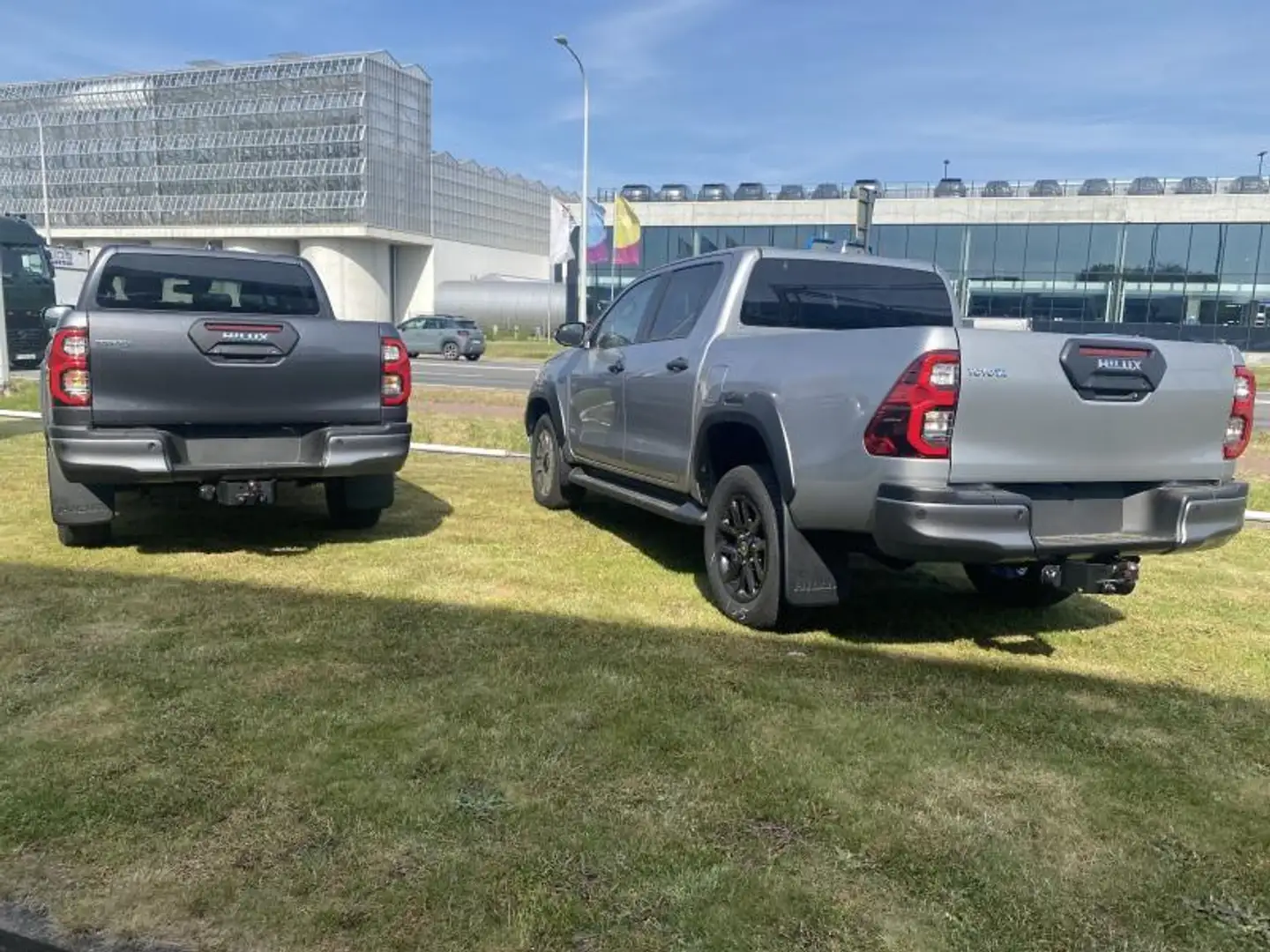 Toyota Hilux Invincible  JBL, Leder, Sensor Zwart - 2