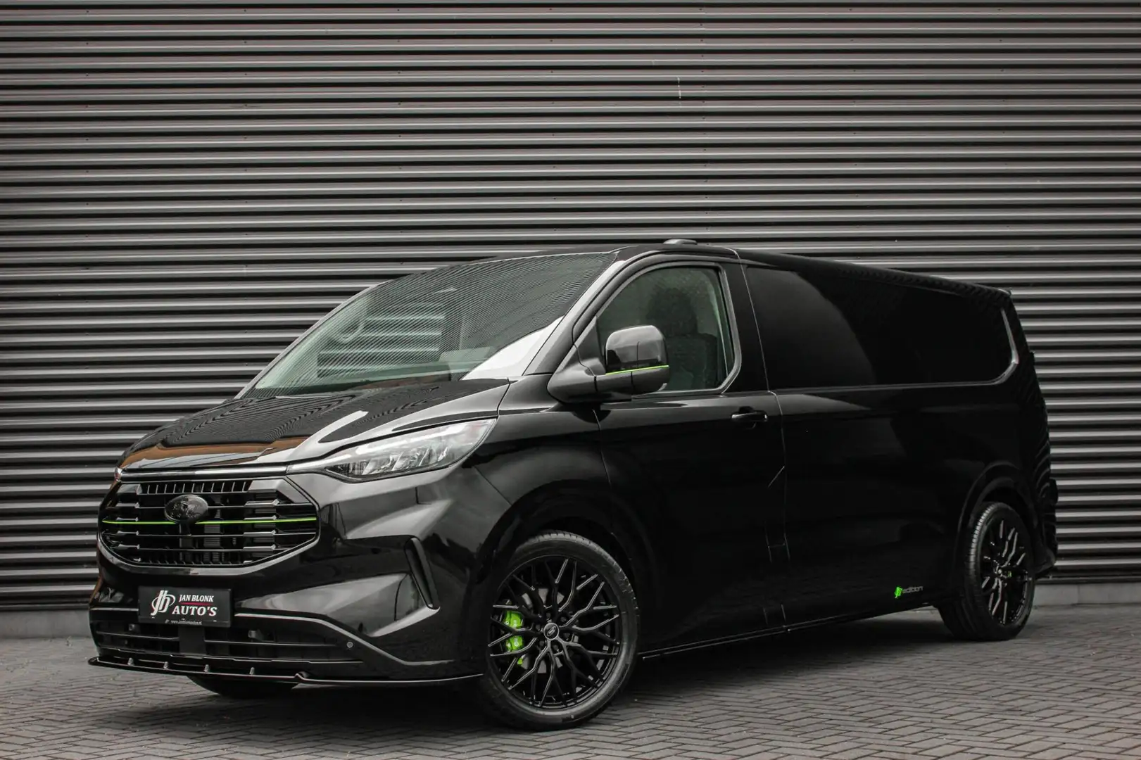 Ford Transit Custom 320 2.0 TDCI L2H1 Limited 170PK JB- EDITION / DRIV Zwart - 1