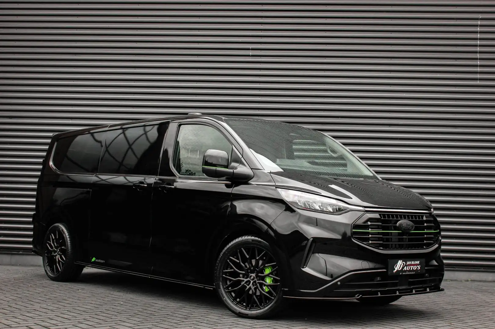 Ford Transit Custom 320 2.0 TDCI L2H1 Limited 170PK JB- EDITION / DRIV Zwart - 2