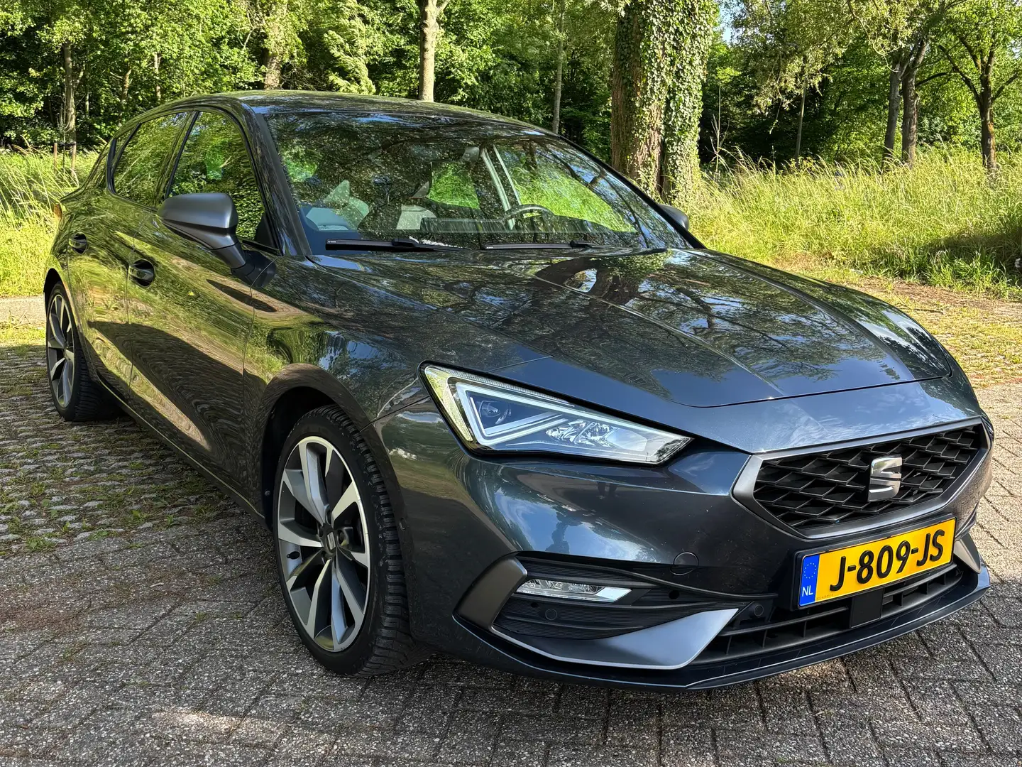 SEAT Leon Leon 1.5 TSI FR Launch Ed Grijs - 2